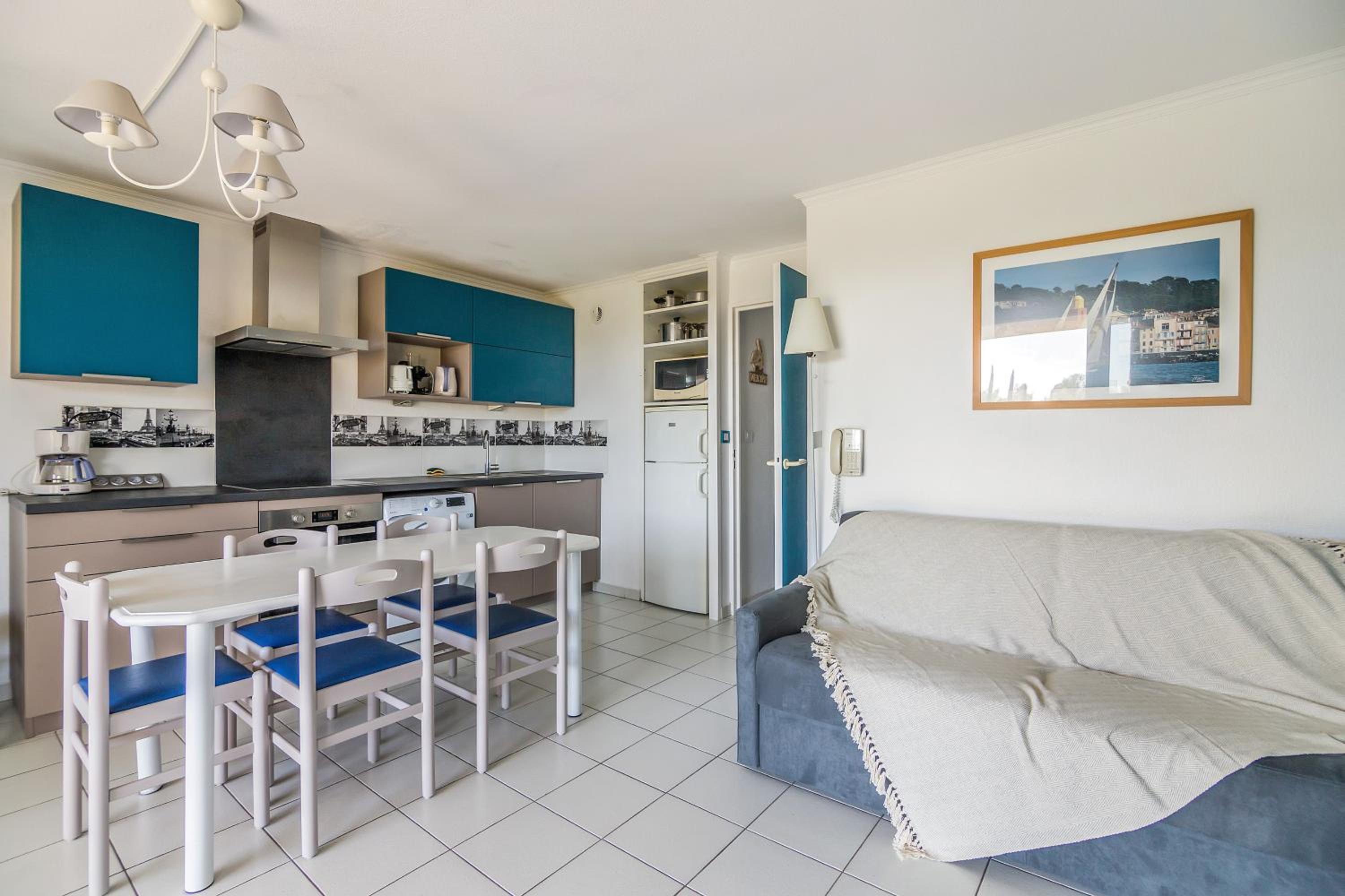 Select One-Bedroom Apartment (6 People)
