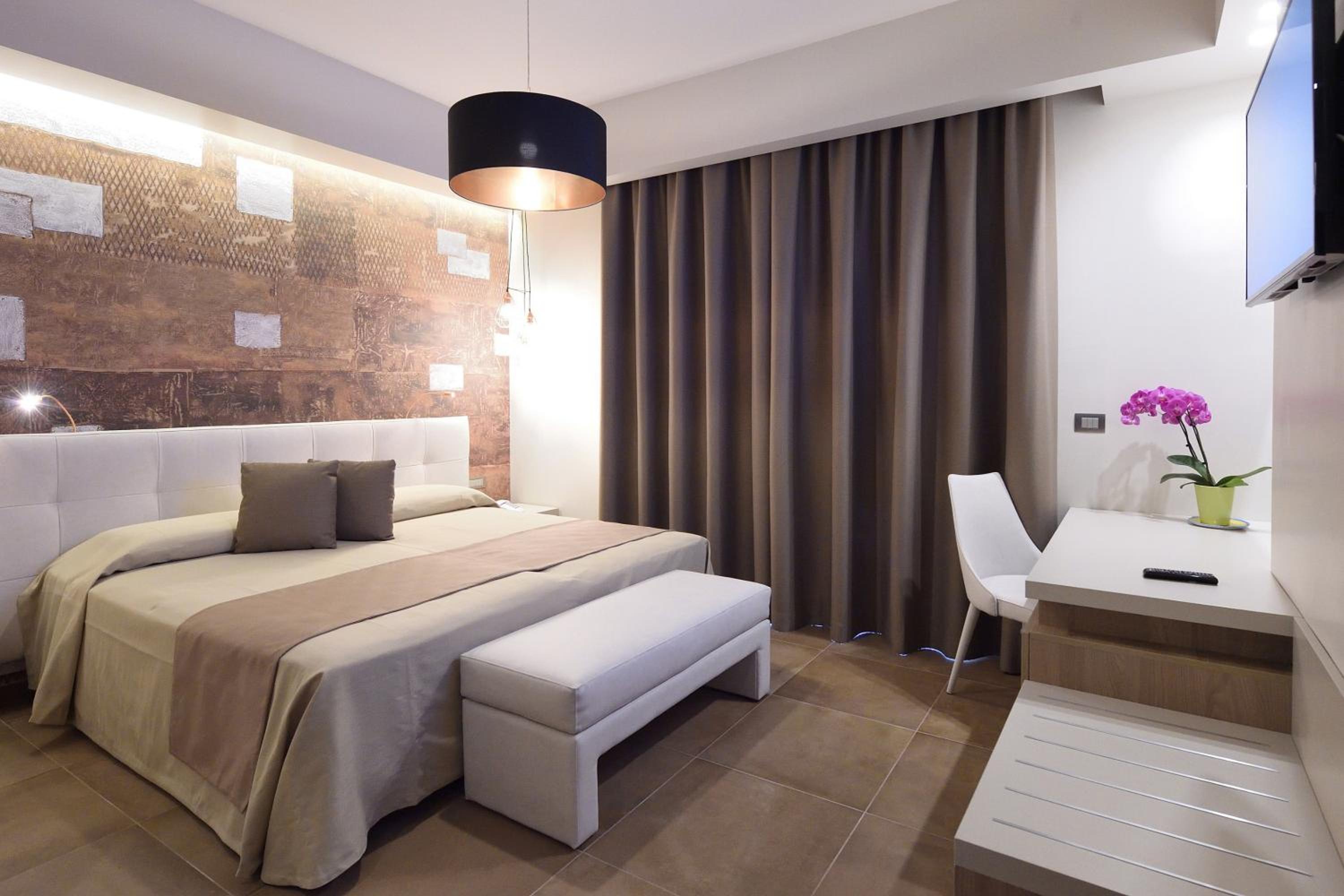 Deluxe Double or Twin Room with Spa Bath photo 3