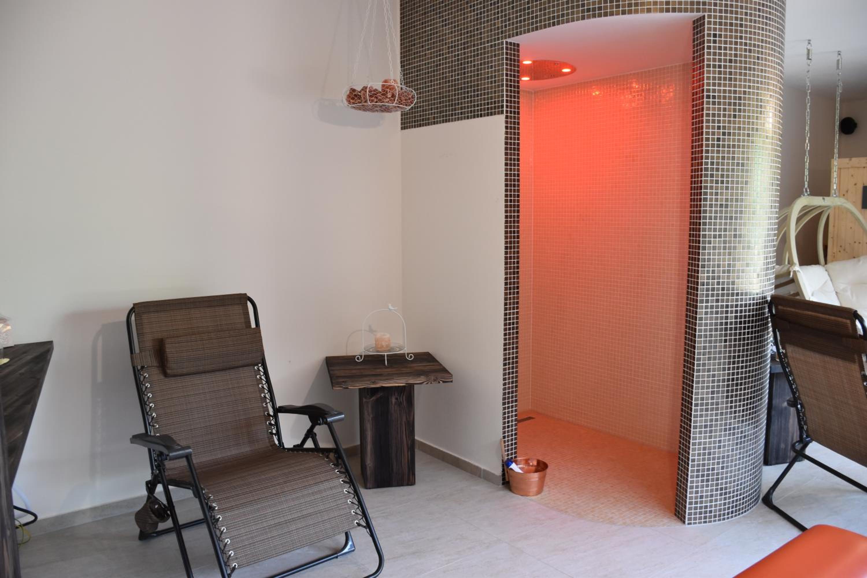 Suite with Spa Access photo 2