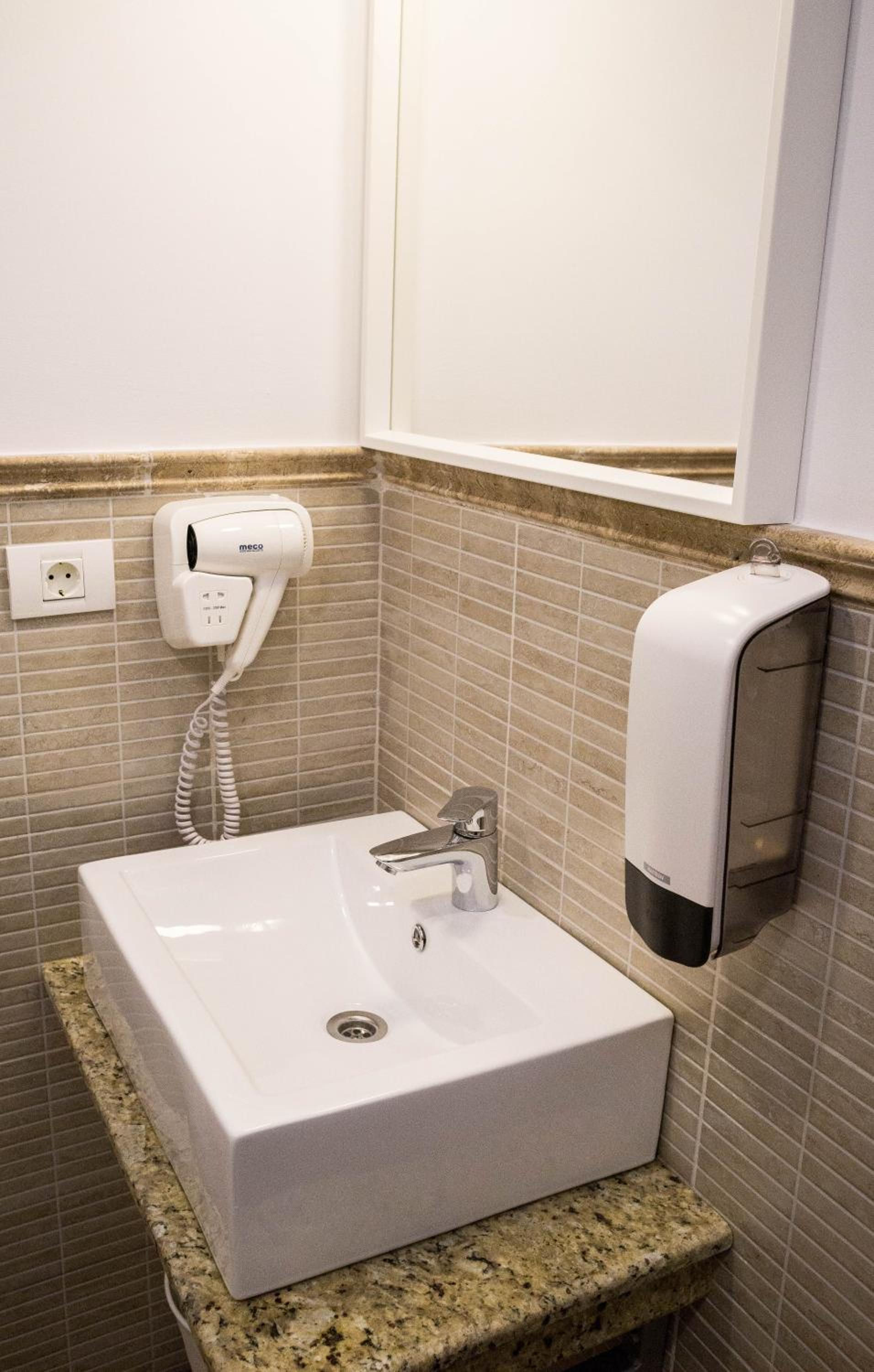 Double or Twin Room with Garden View photo 3