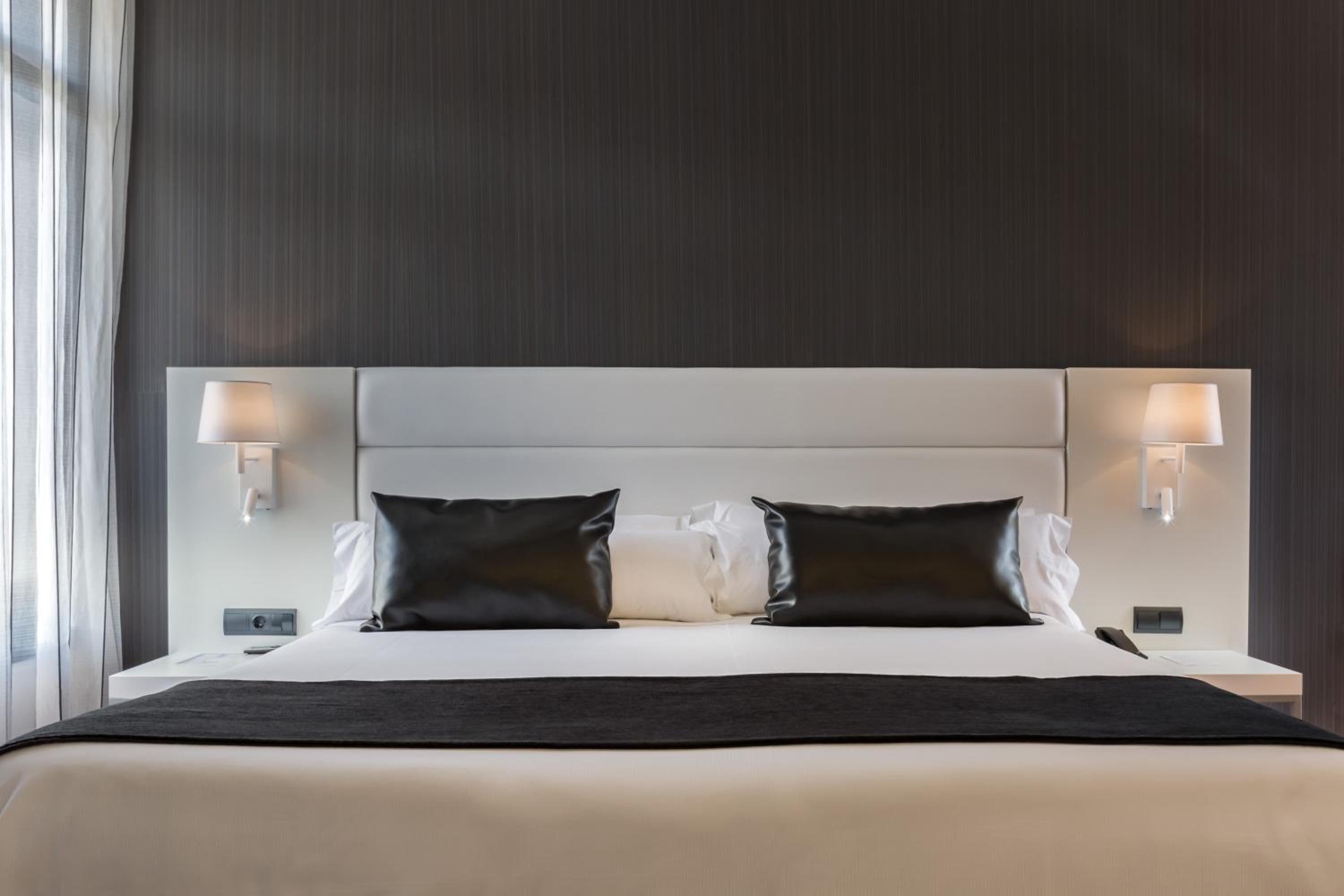 Double or Twin Room - Photo 5
