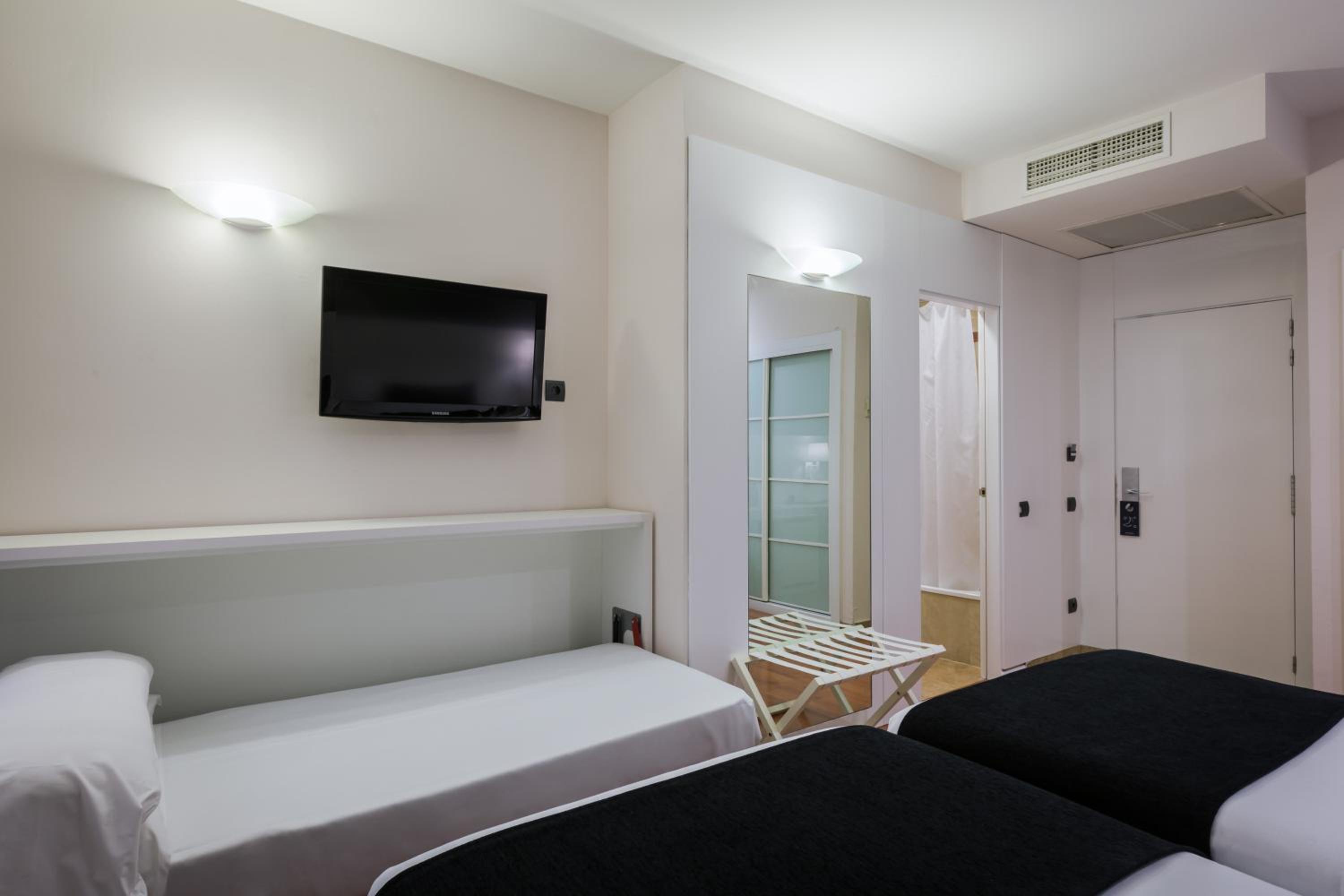 Triple Room - Photo 2
