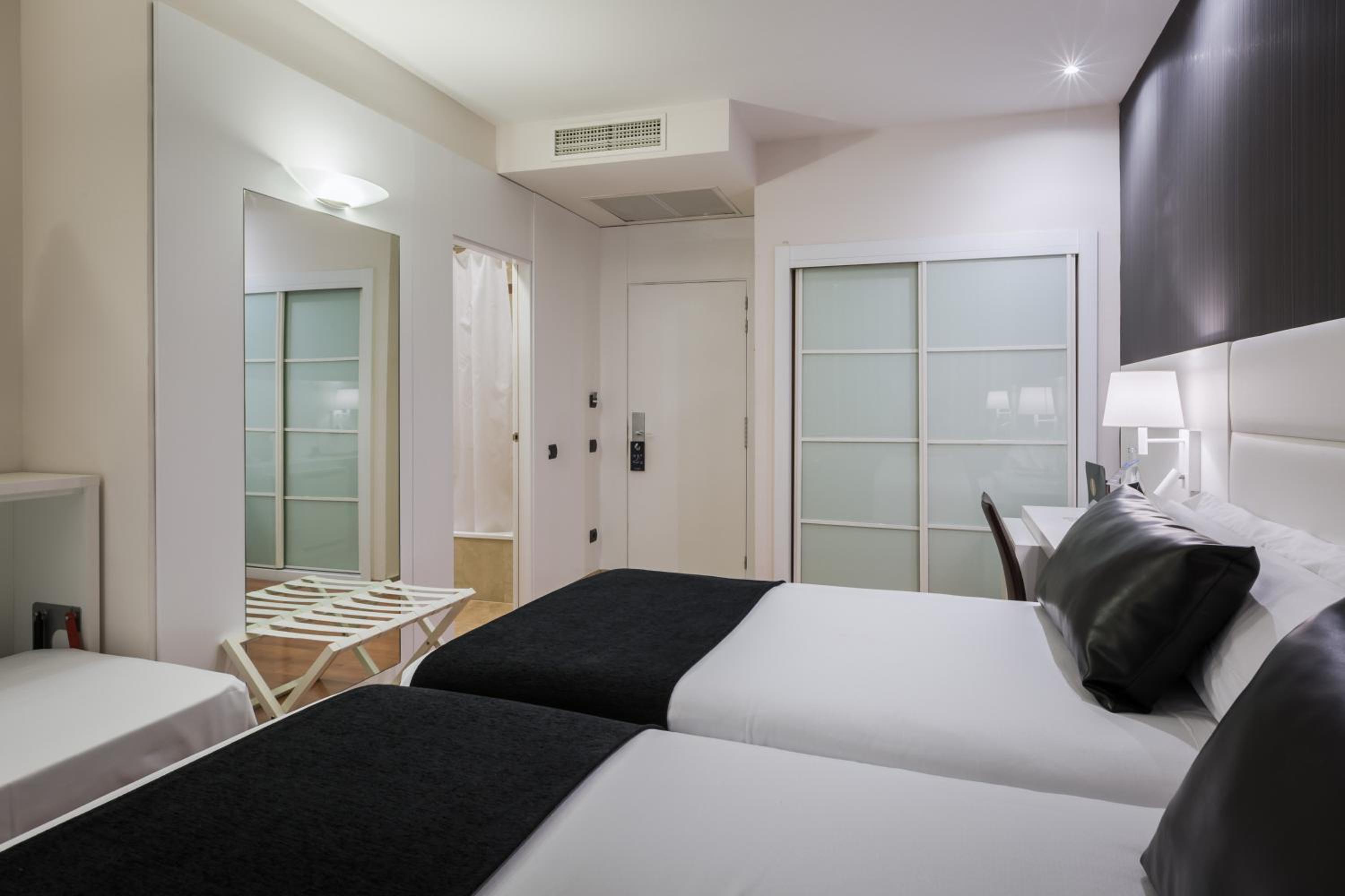 Triple Room - Photo 6