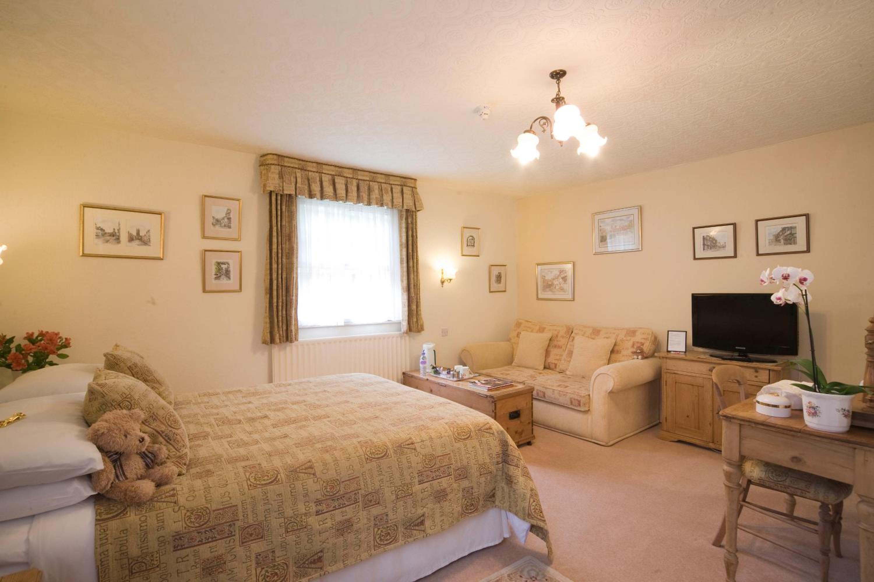 Family Room (2 Adults + 1 Child)