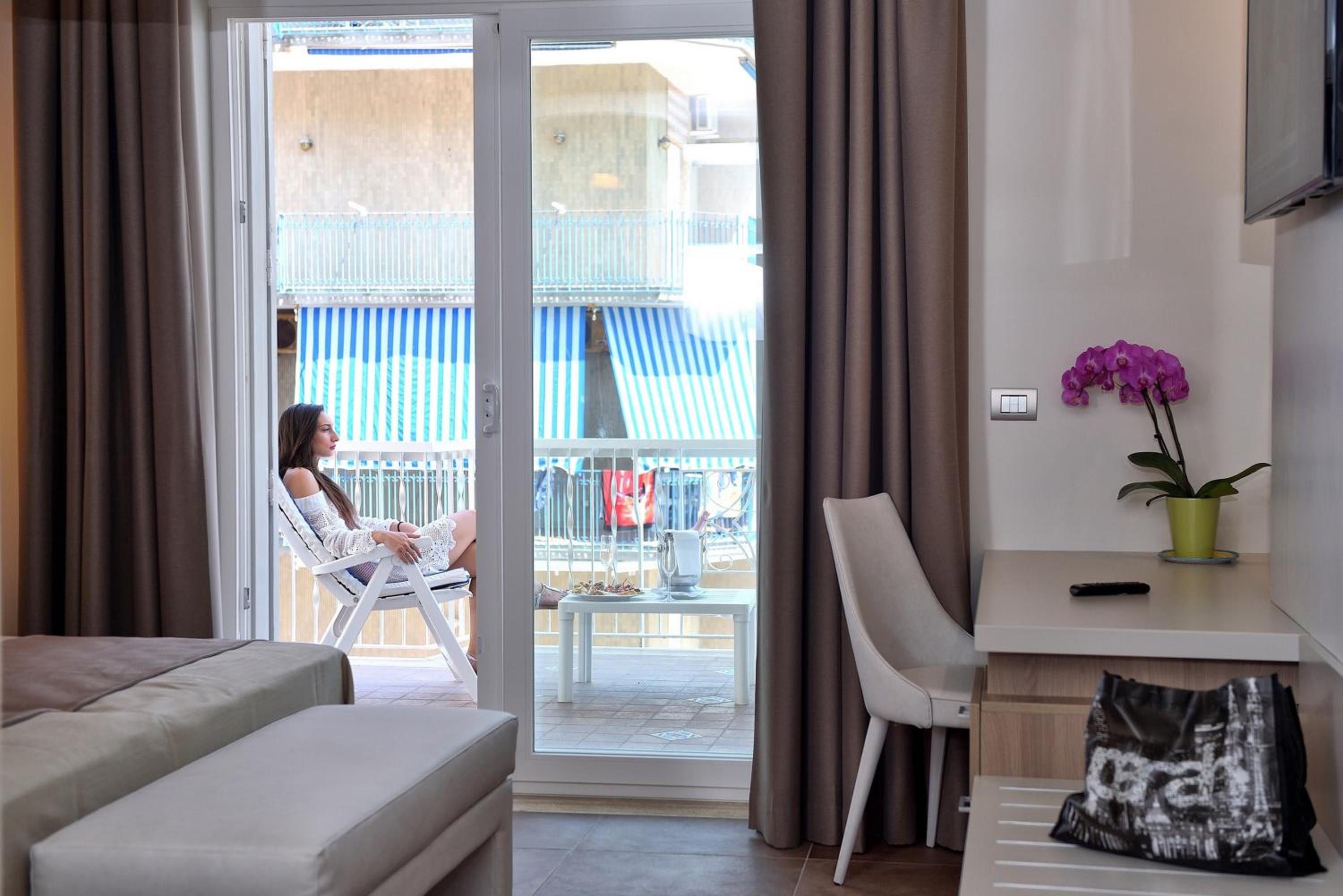 Deluxe Double or Twin Room with Spa Bath photo 3