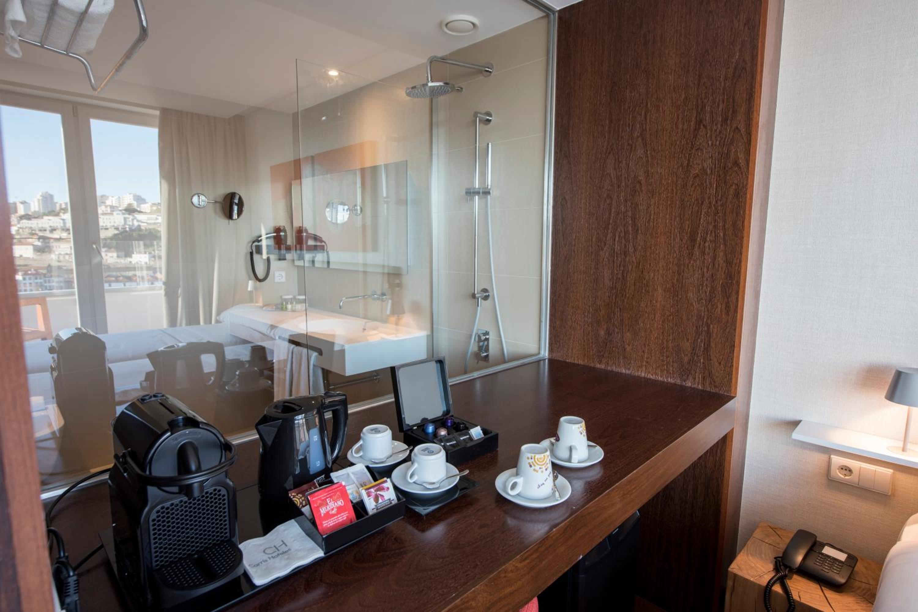 Deluxe Suite with River View and Terrace - Photo 2