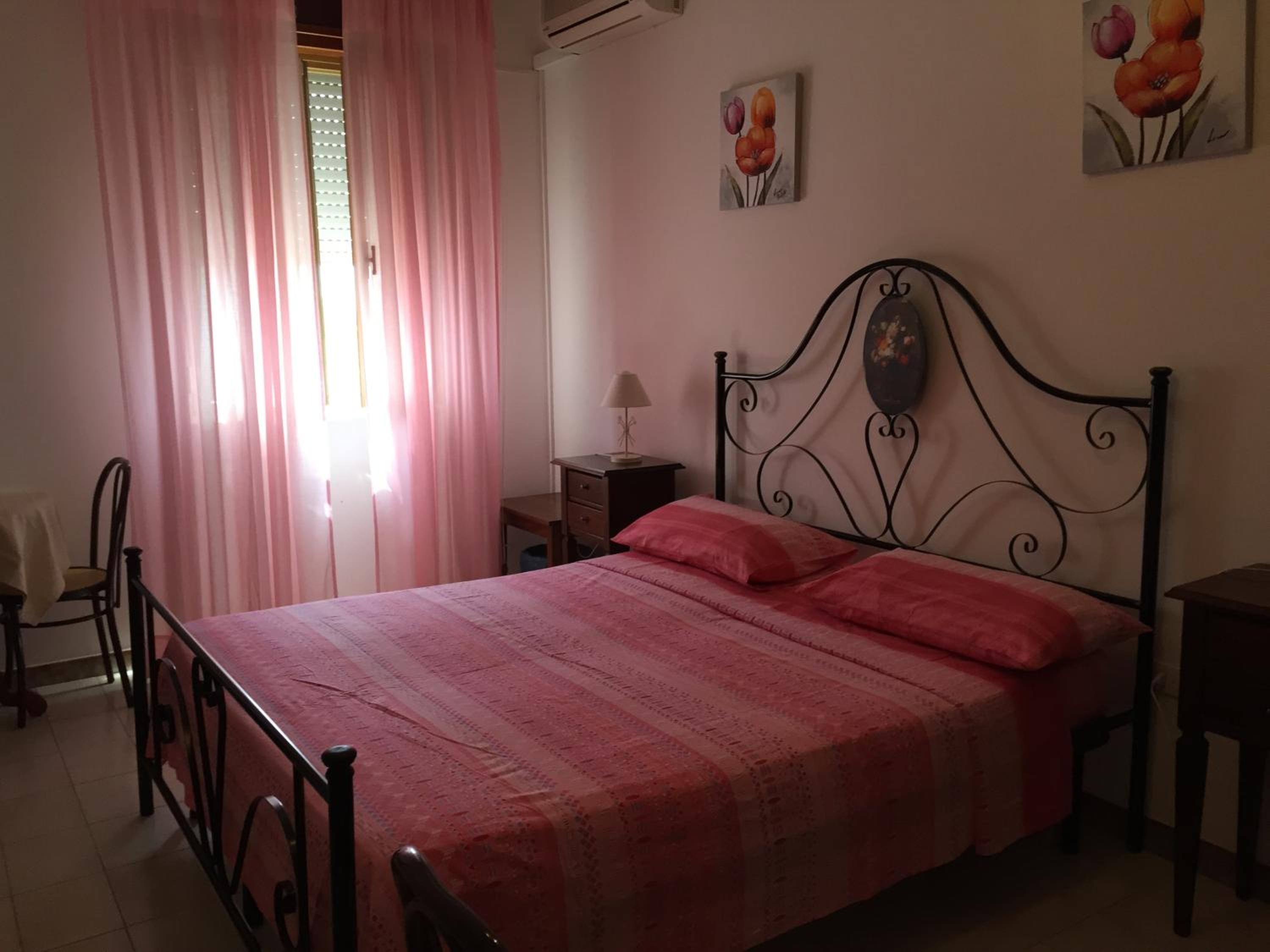 Double Room - Photo 5