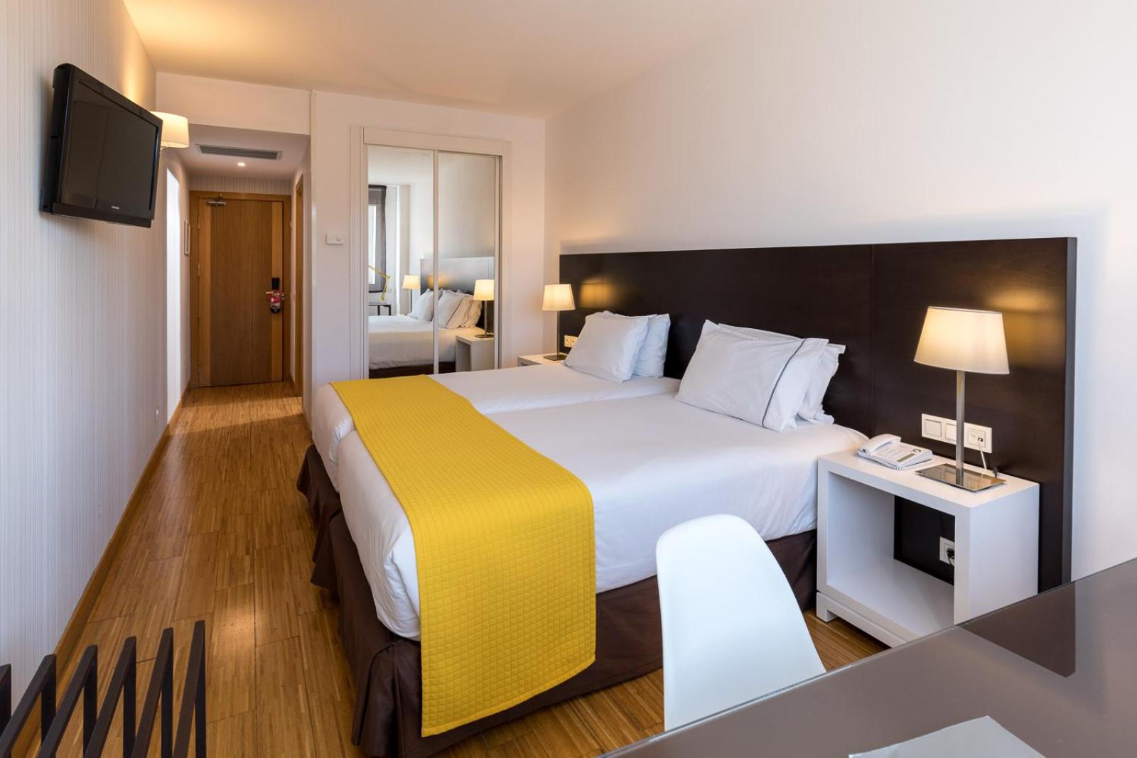 Double or Twin Room thumbnail 6