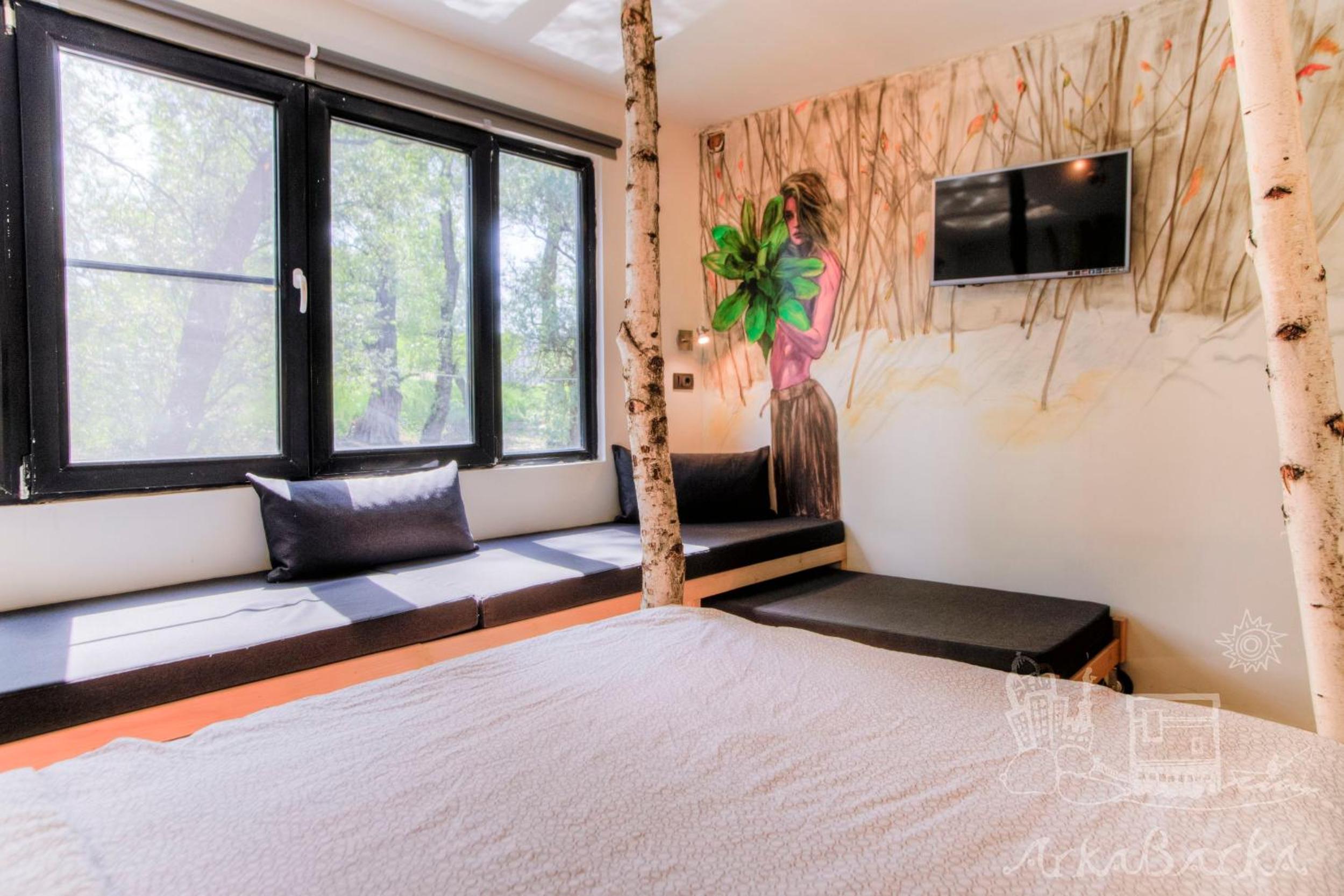 Single Bed in Mixed Dormitory Room