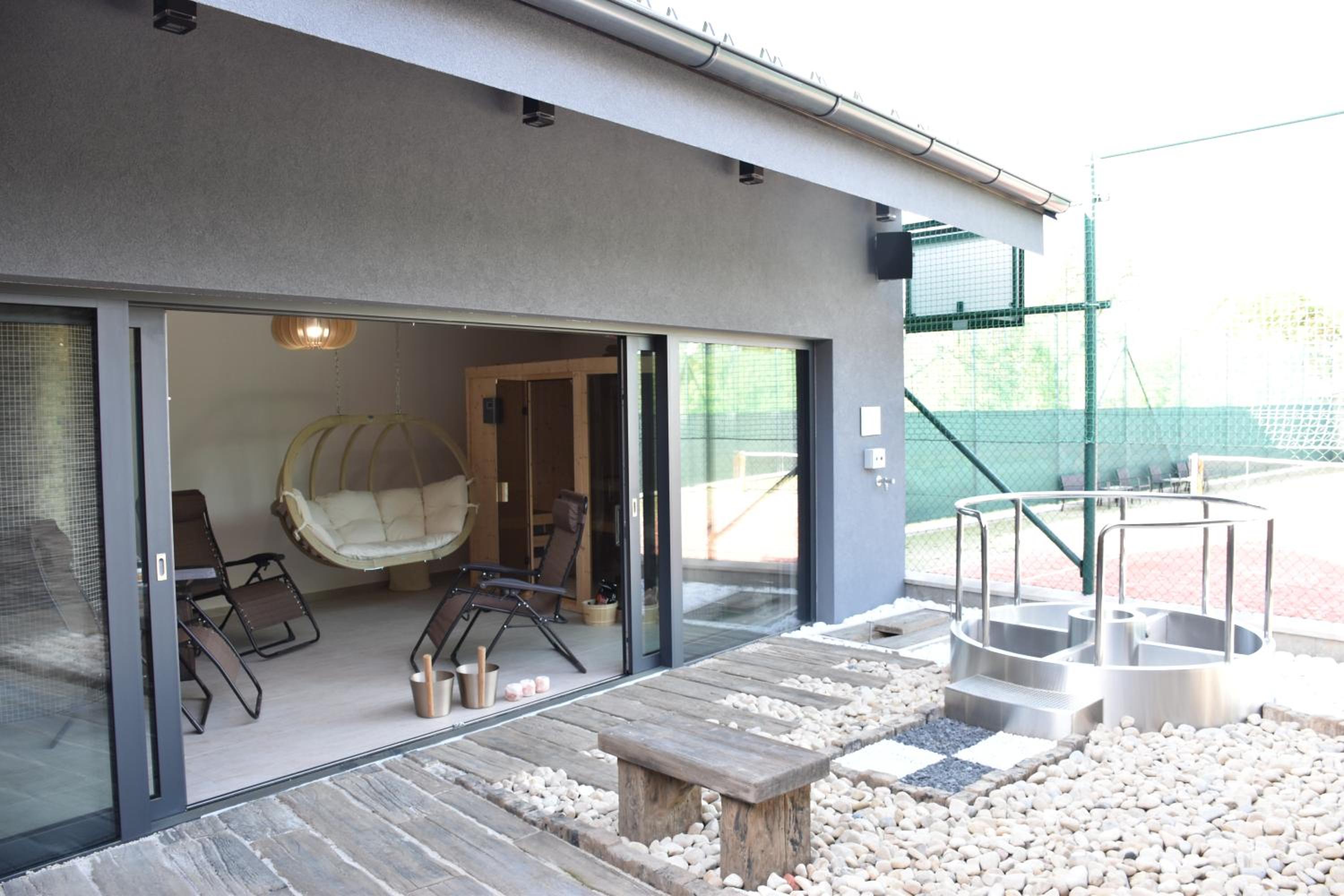 Suite with Spa Access photo 3