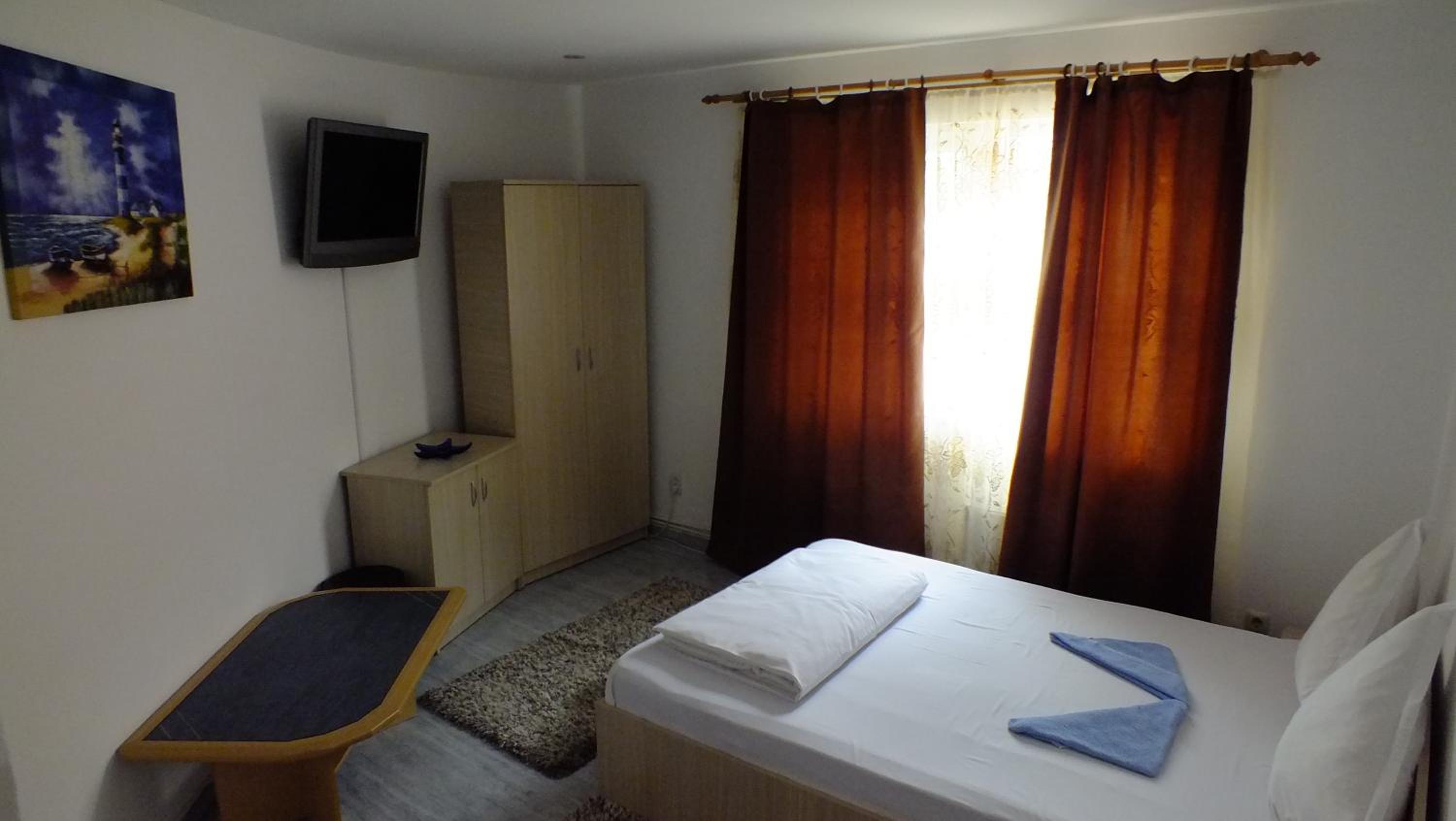 Double Room - Photo 8