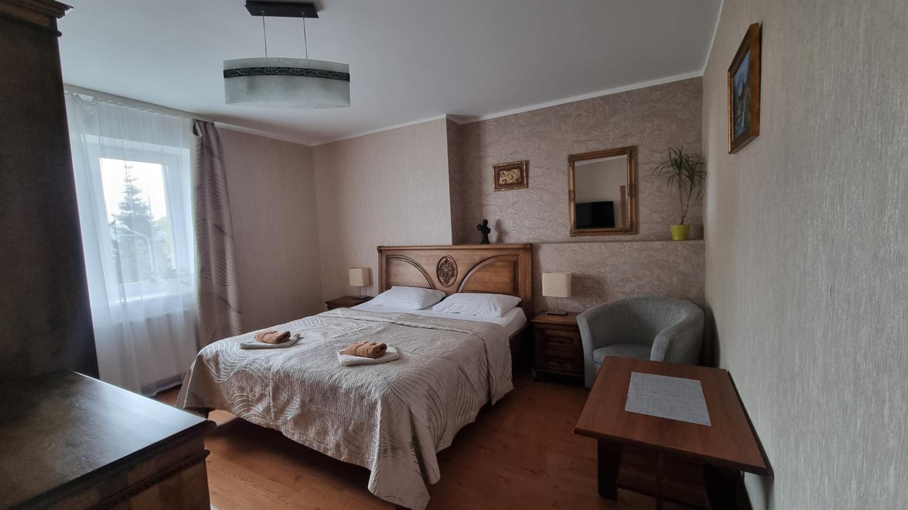 Queen Room with Shared Bathroom