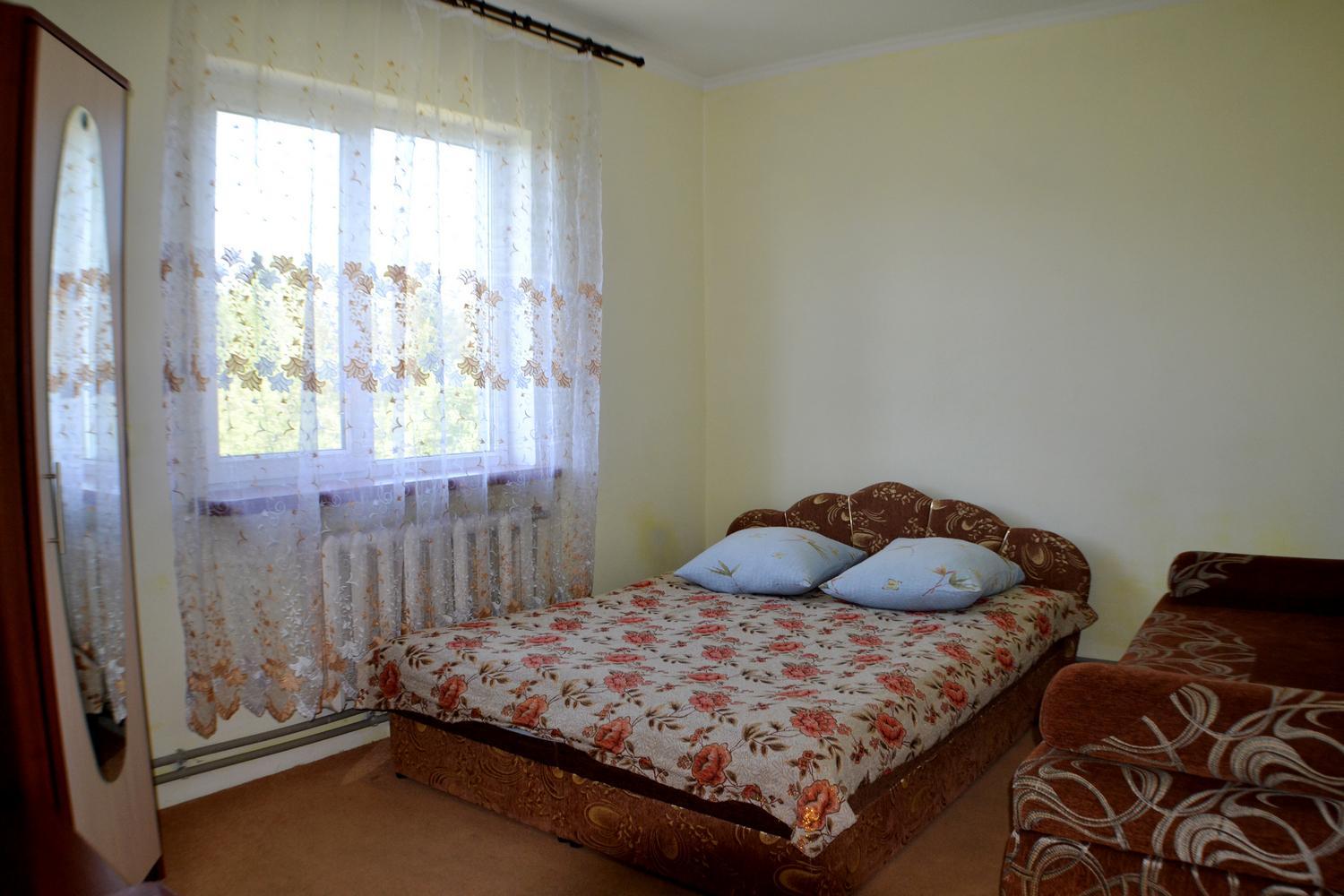 Five-Bedroom House photo 3