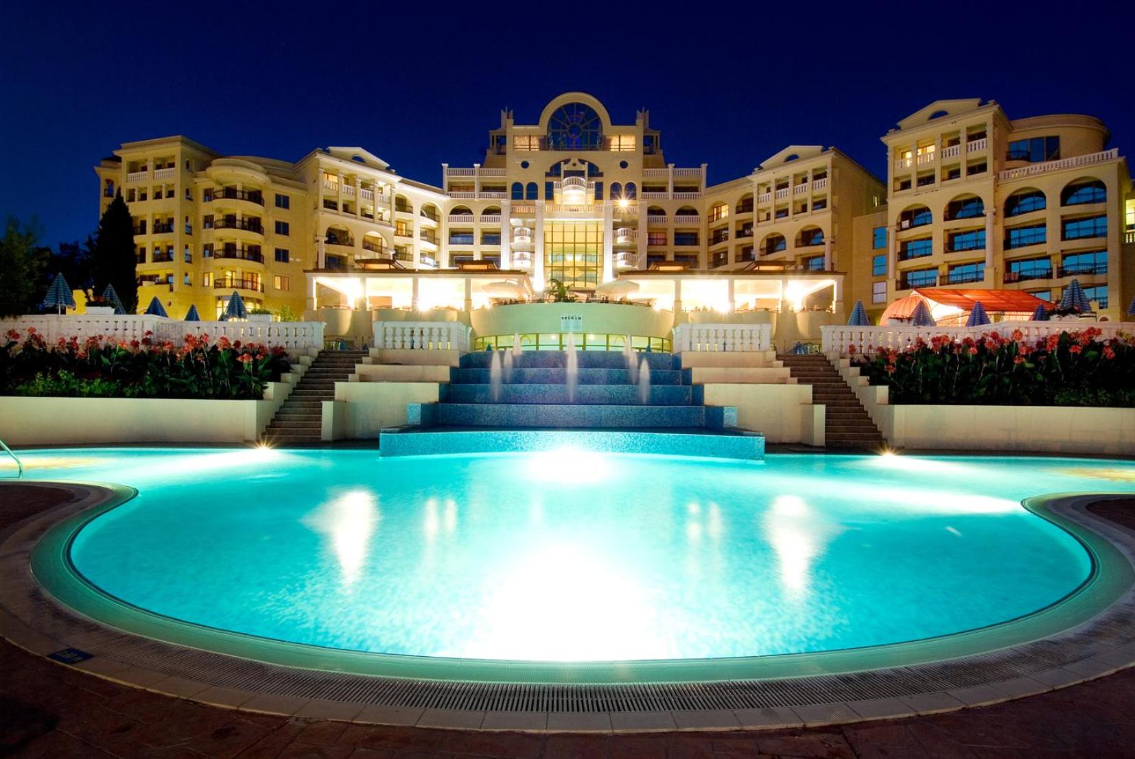 Twin Room With Pool View (3 Adults) - Free Beach Access photo 2