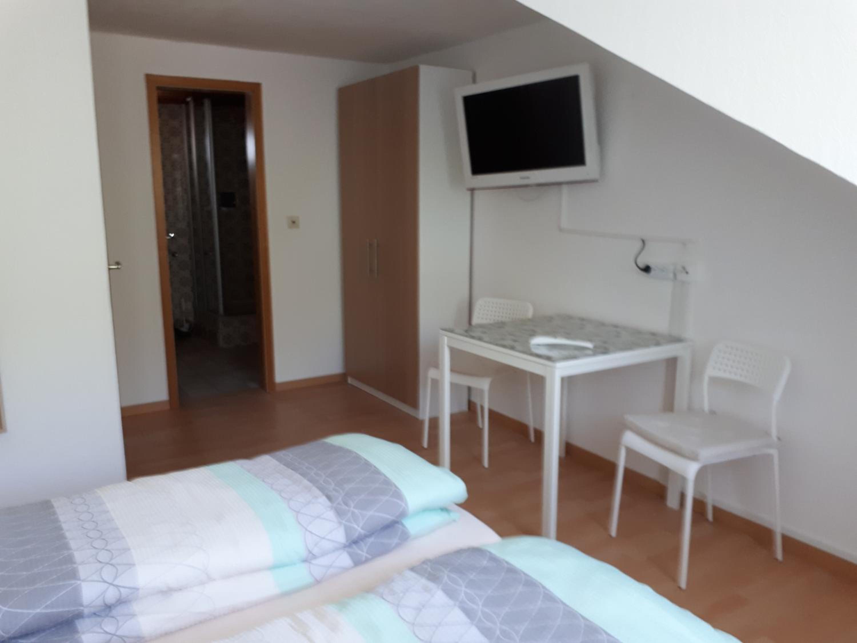 Double Room with Private Bathroom No.6 - Photo 2