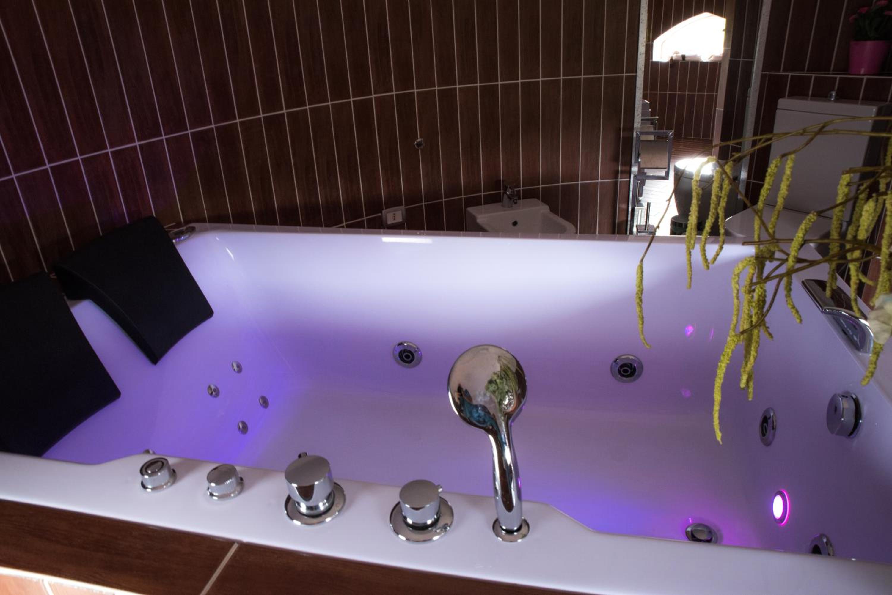 Deluxe Suite with Spa Bath photo 3