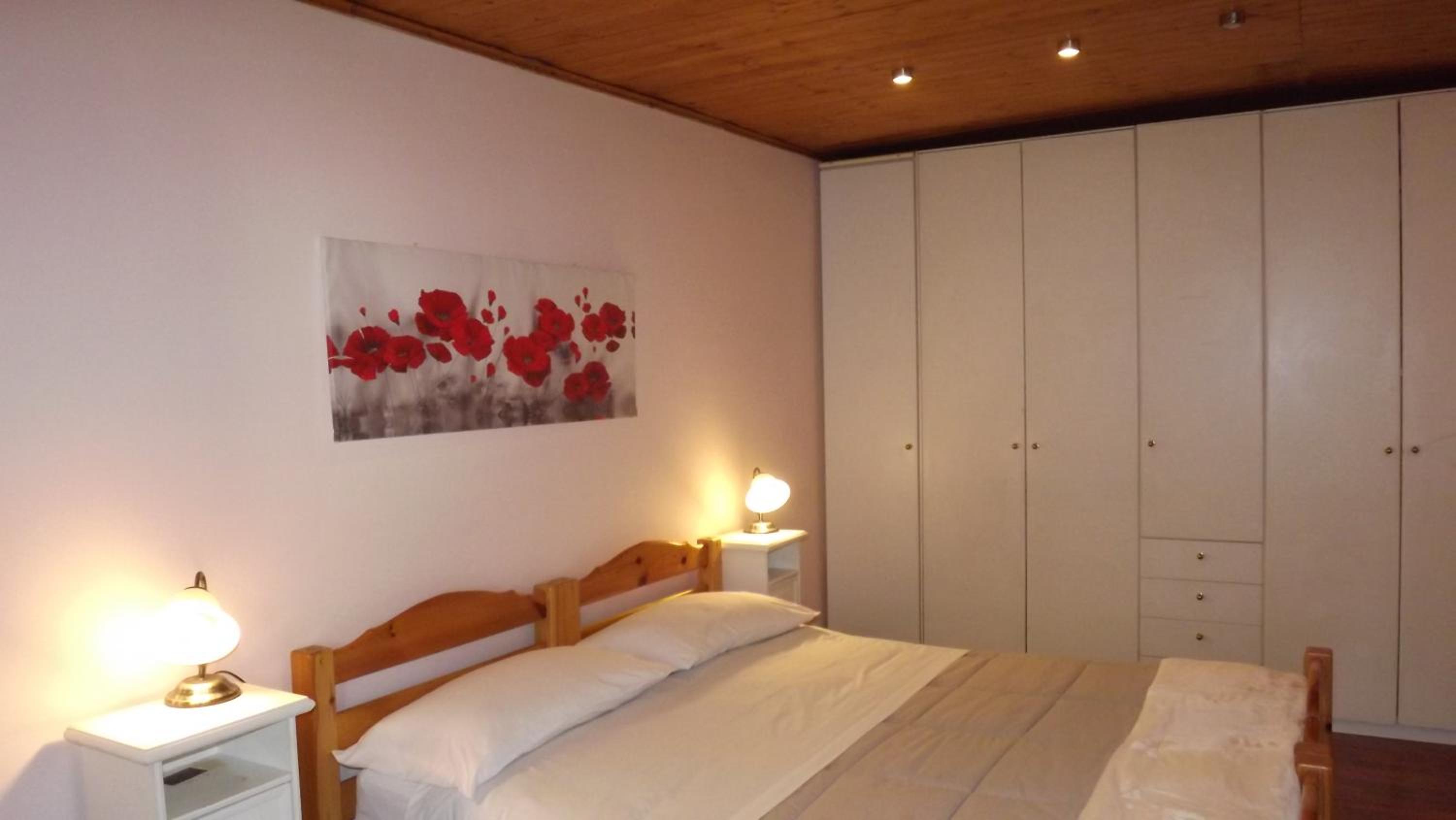 Apartment with Balcony - Photo 24