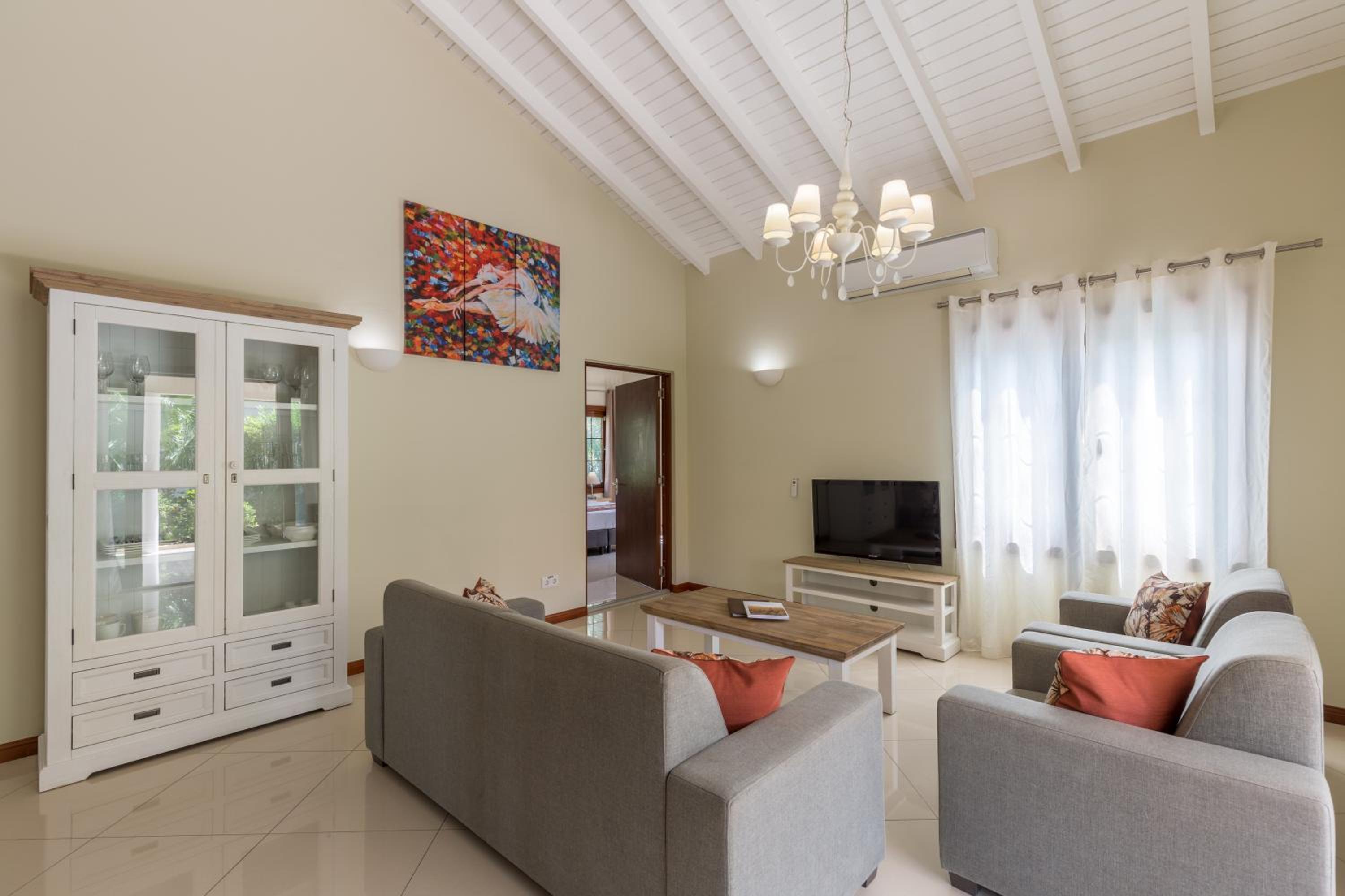 Three-Bedroom Villa photo 2