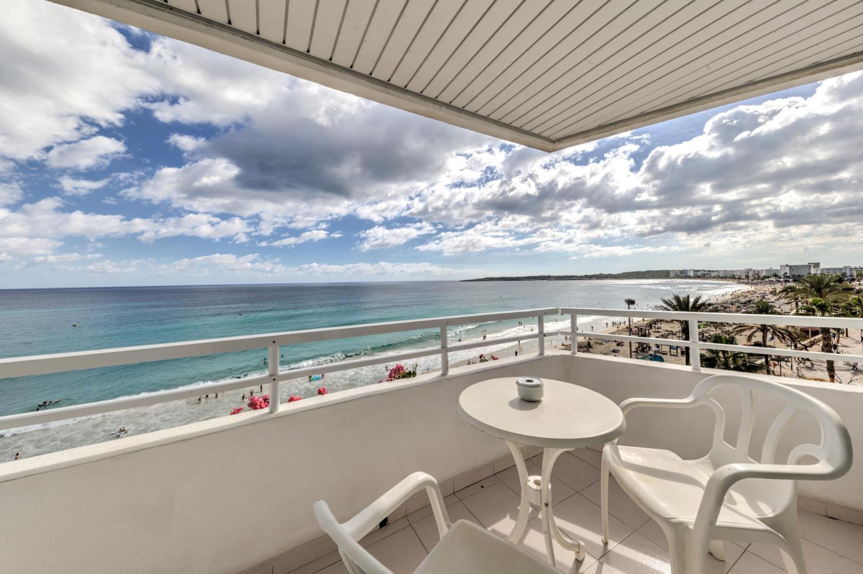 Twin Room with Sea View - Photo 10