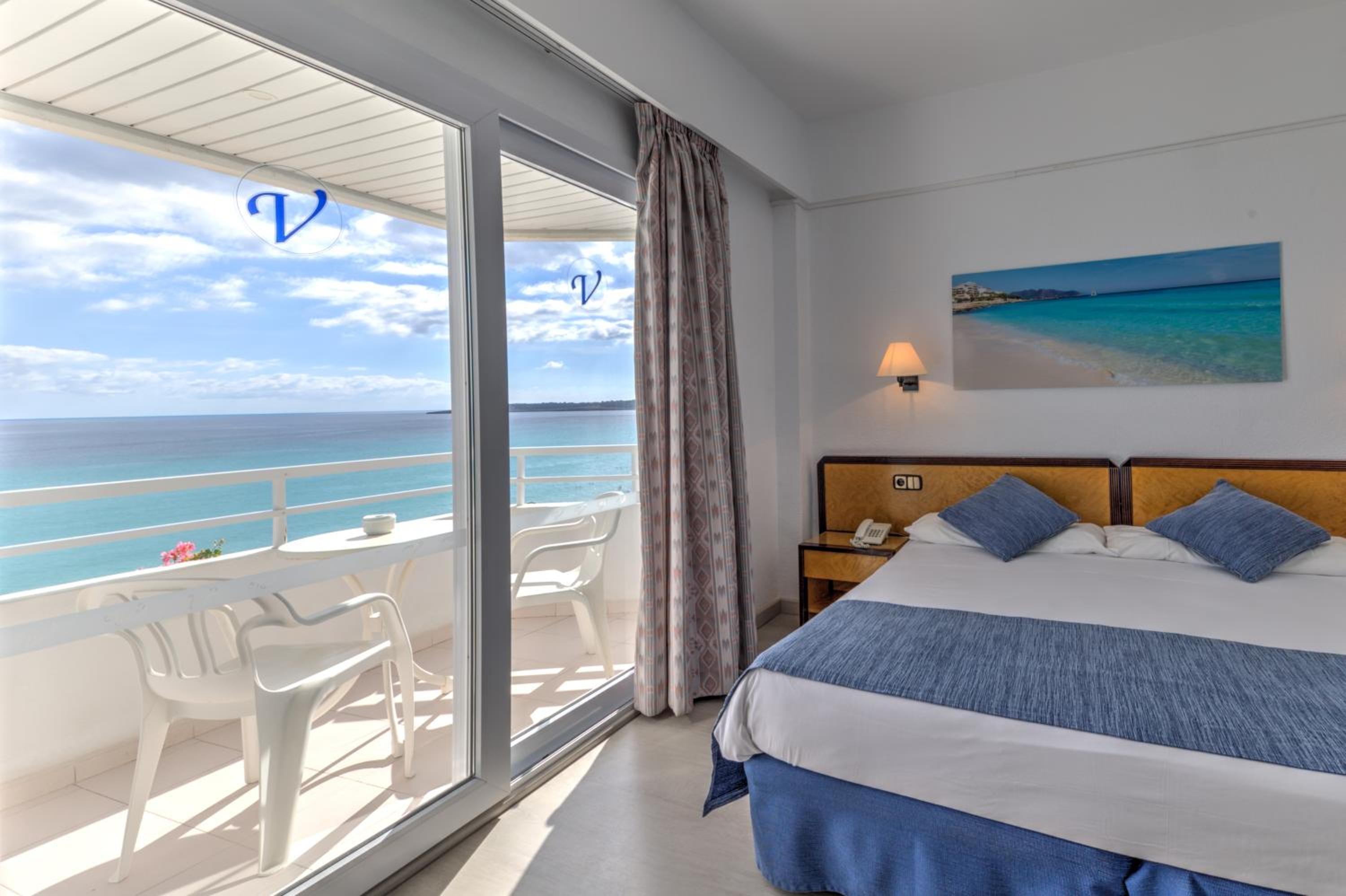 Twin Room with Sea View - Photo 9