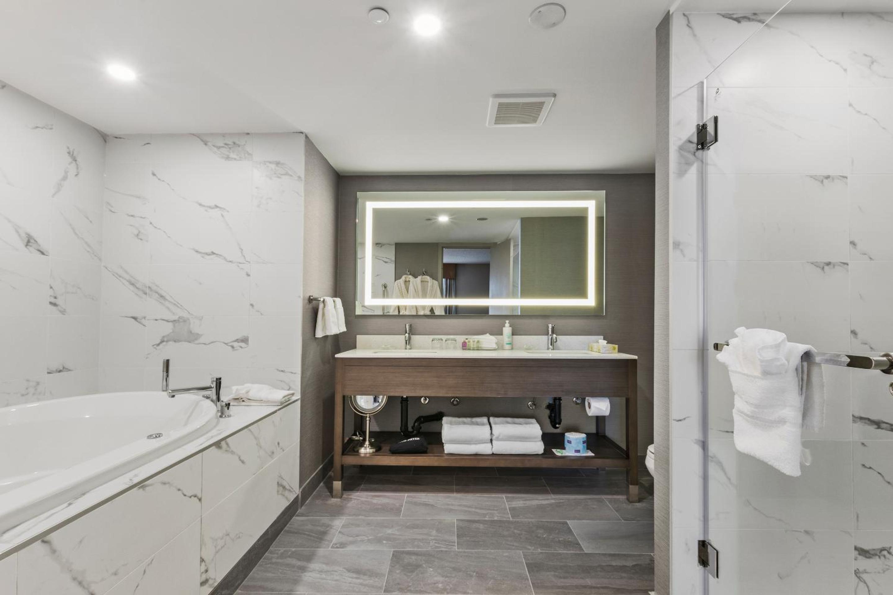 Two-Bedrooms King Suite - Photo 7
