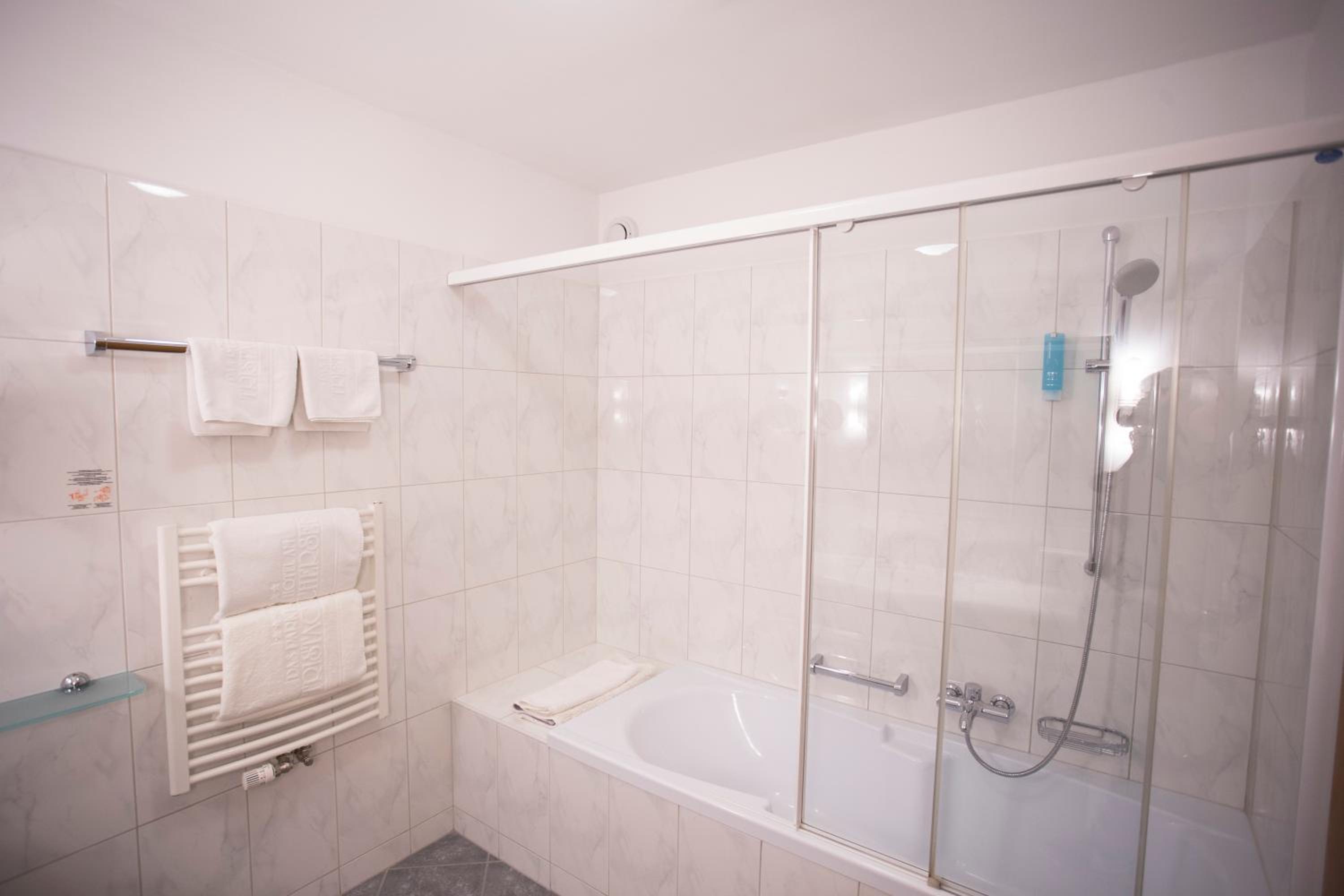 Superior Double Room with Lake View - Photo 4