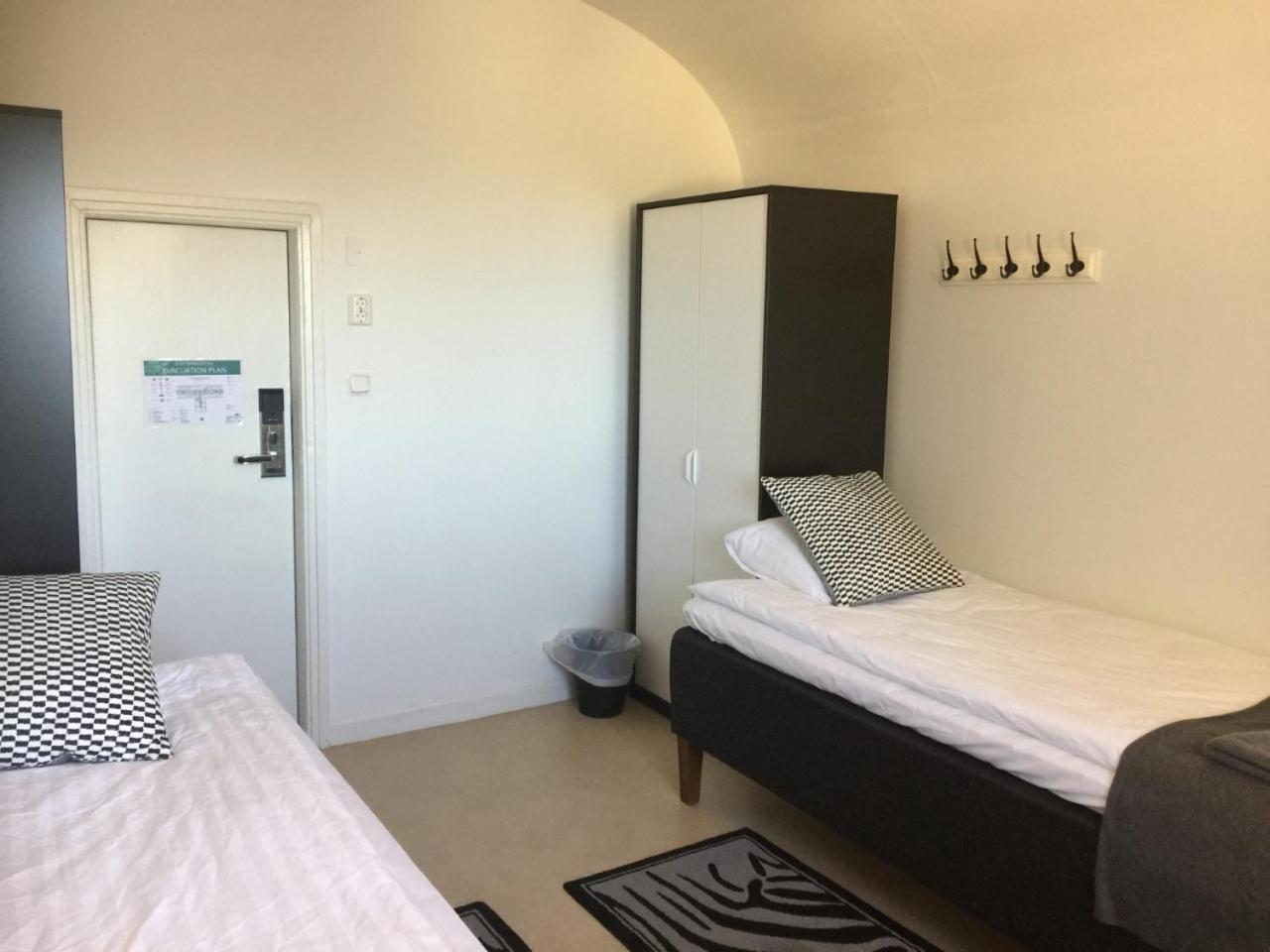Twin Room with Shared Bathroom and Lake View photo 3