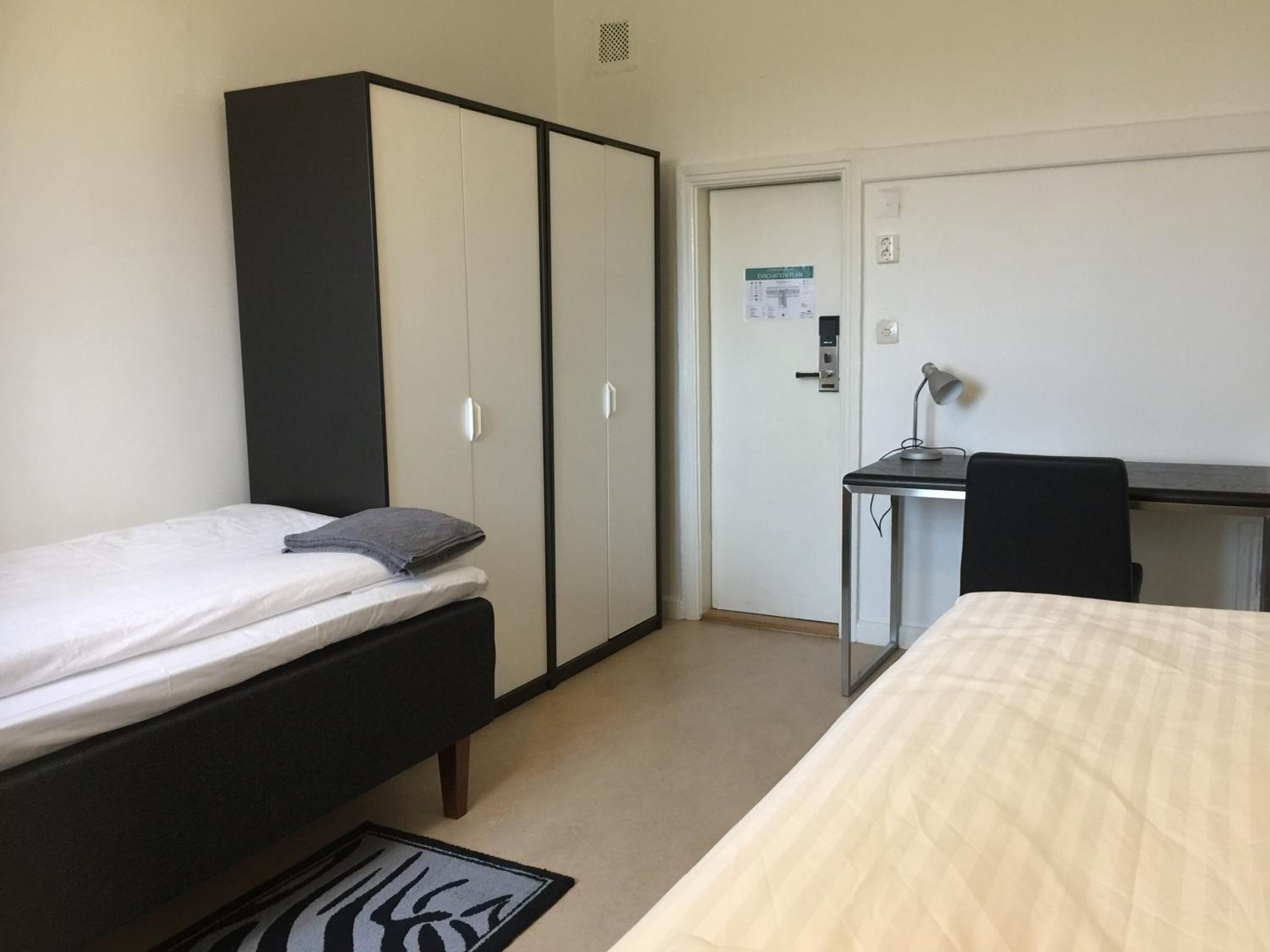 Twin Room with Shared Bathroom and Lake View photo 2