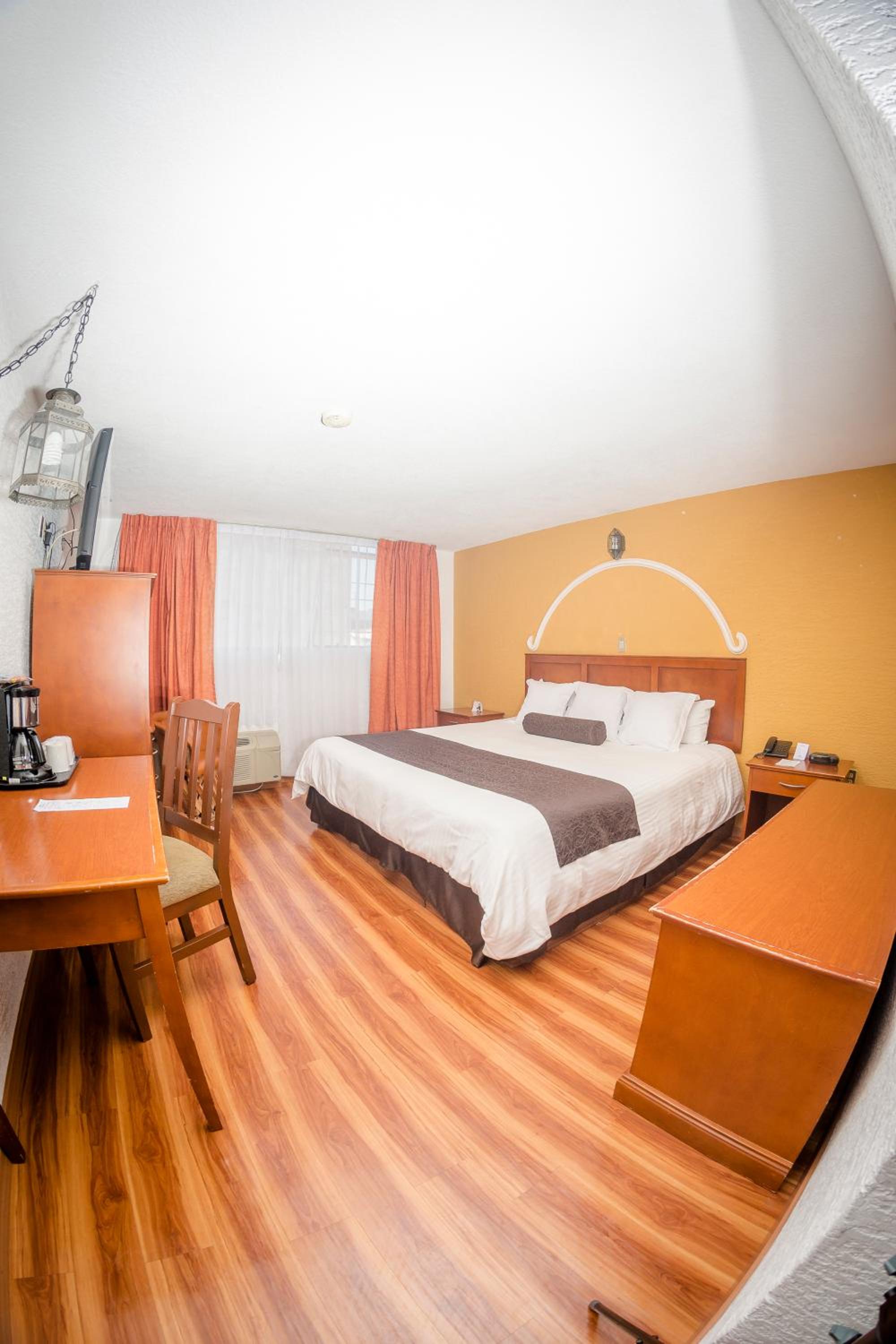 Executive King Room - Non-Smoking - Photo 4