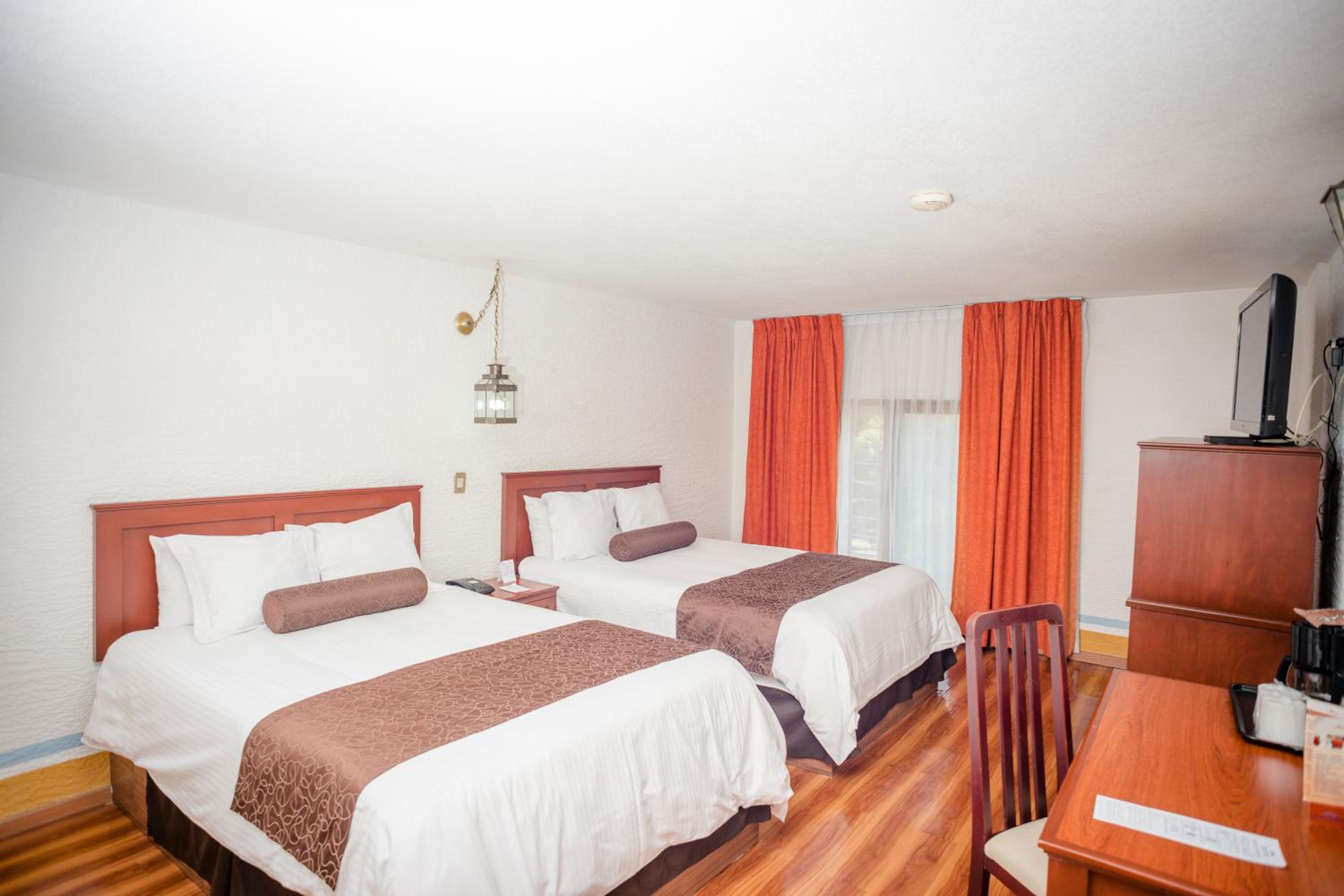 Executive Double Room with Two Double Beds - Non-Smoking - Photo 2