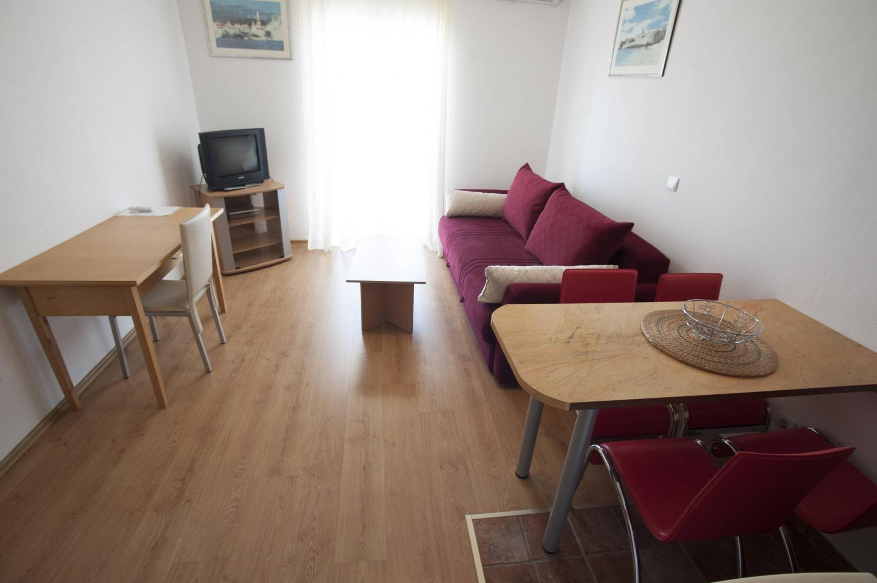 One-Bedroom Apartment - Photo 5