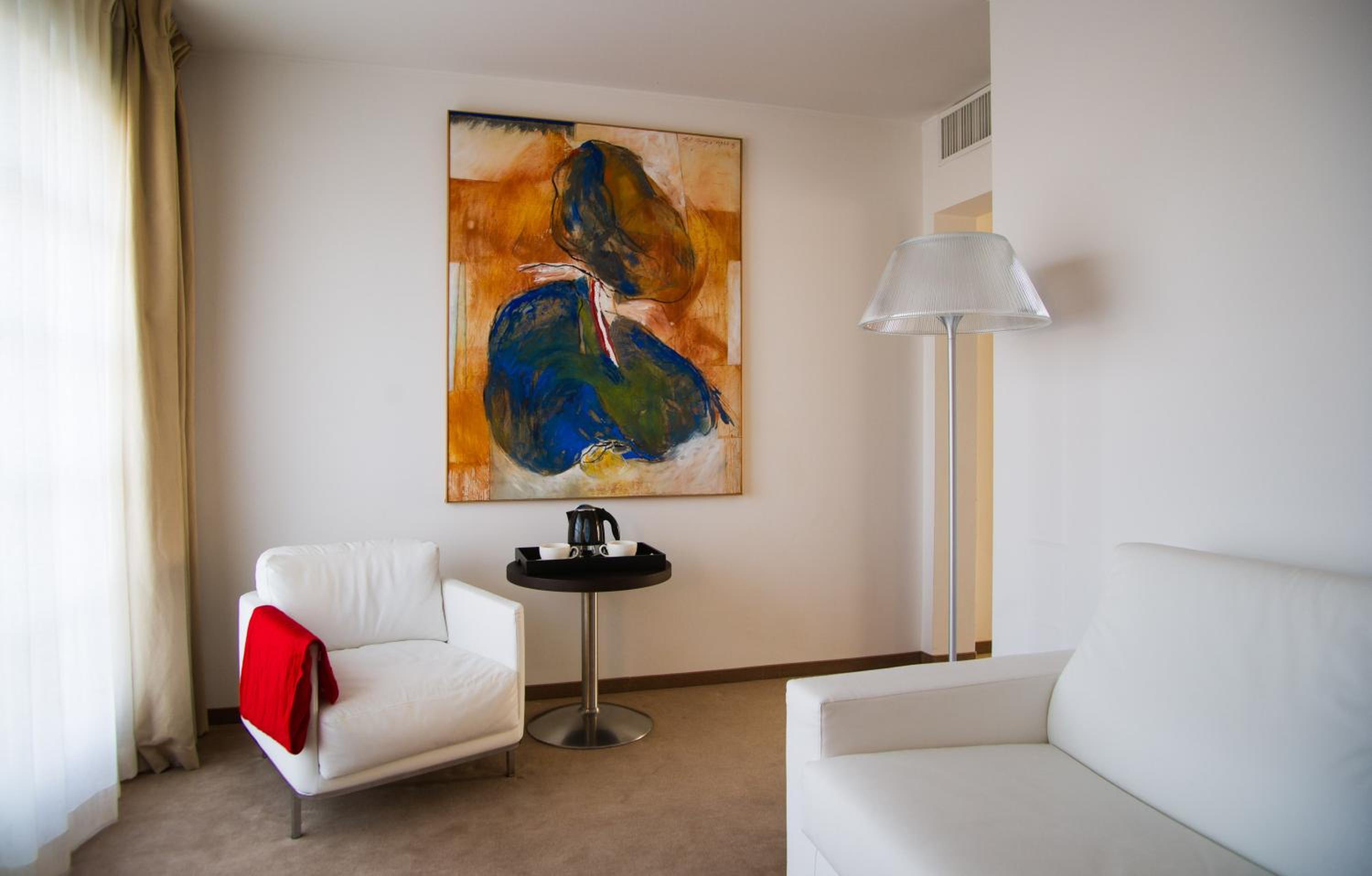 Executive Suite - Photo 1