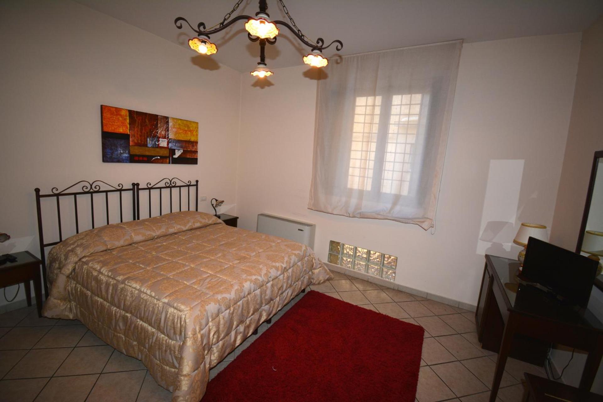 Double Room - Photo 10