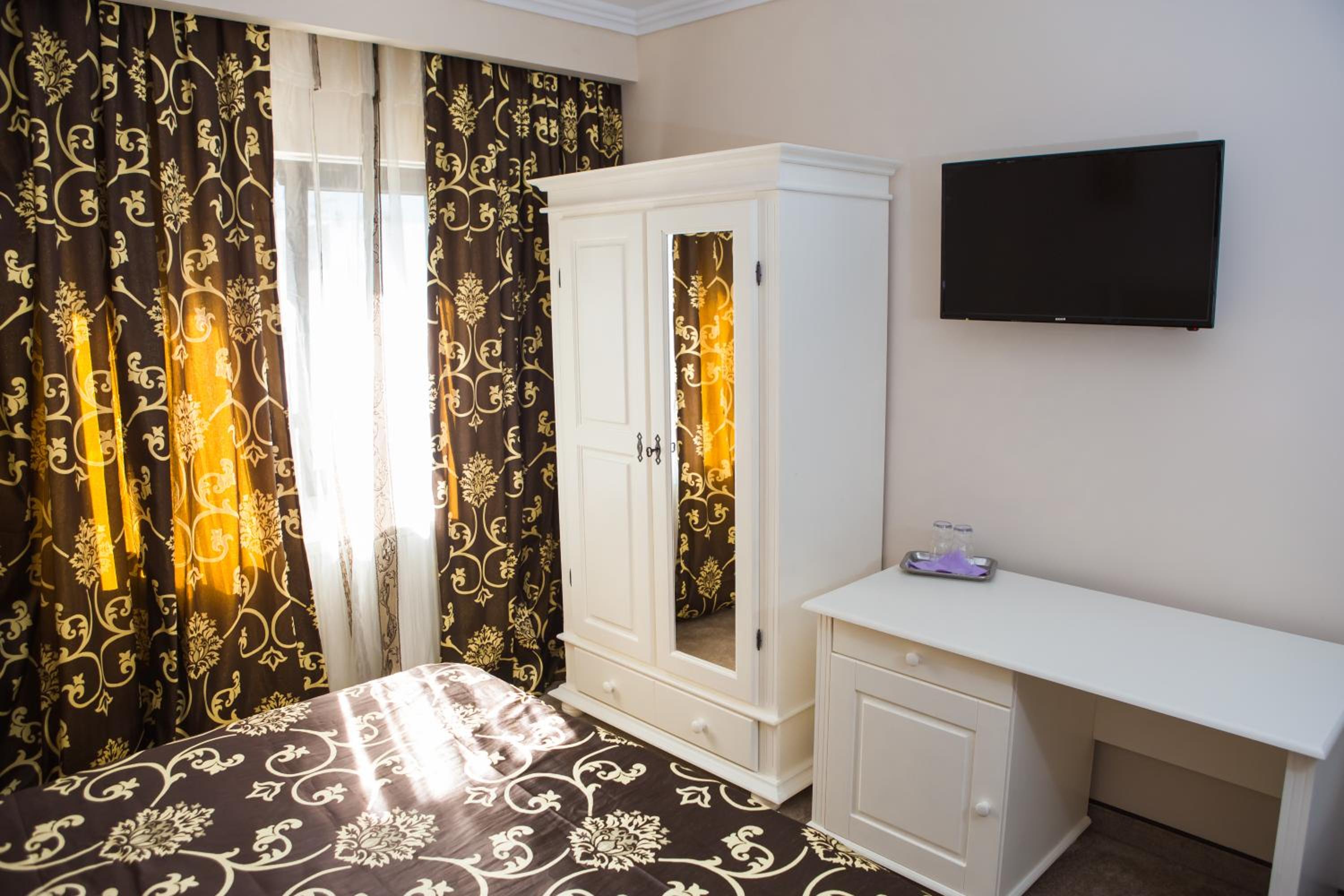 Double Room - Photo 7