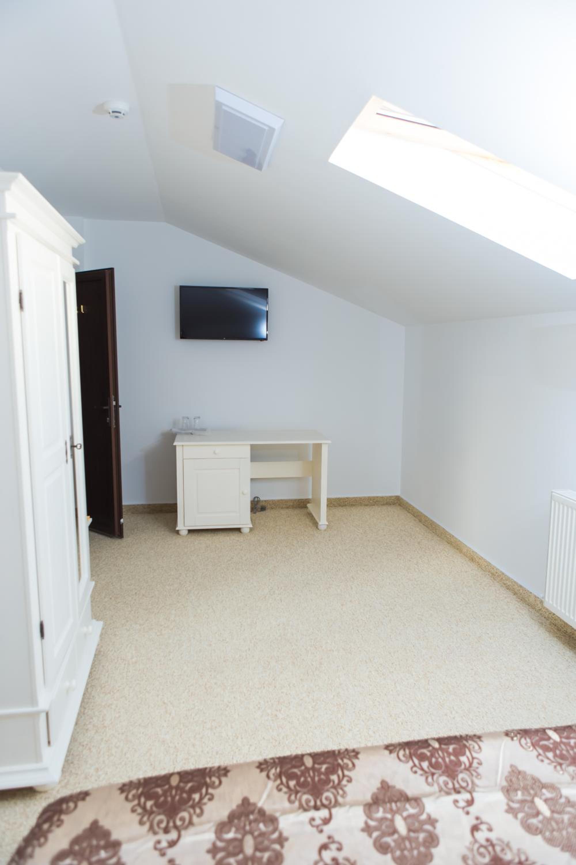 Double Room - Photo 9