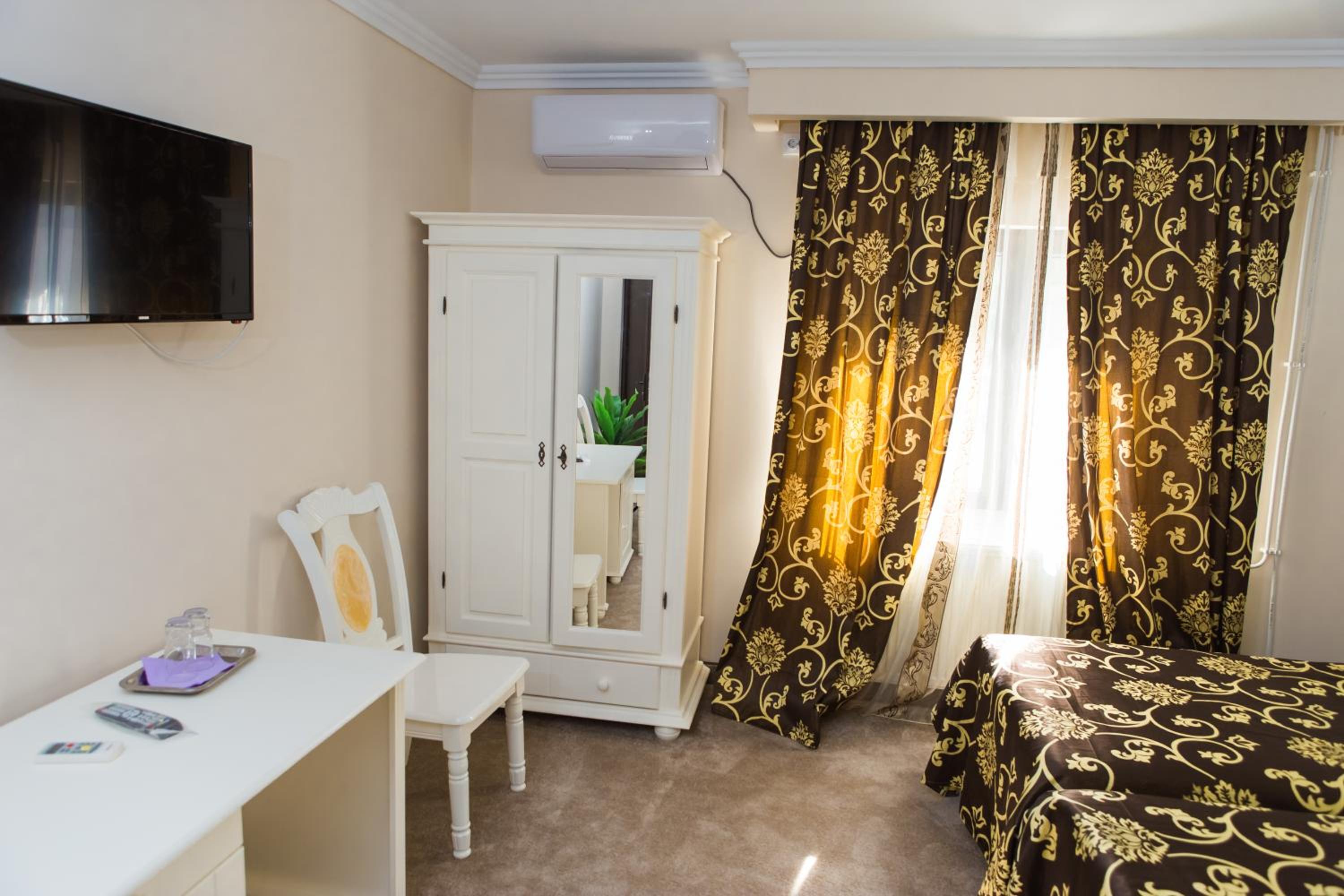 Double Room - Photo 3