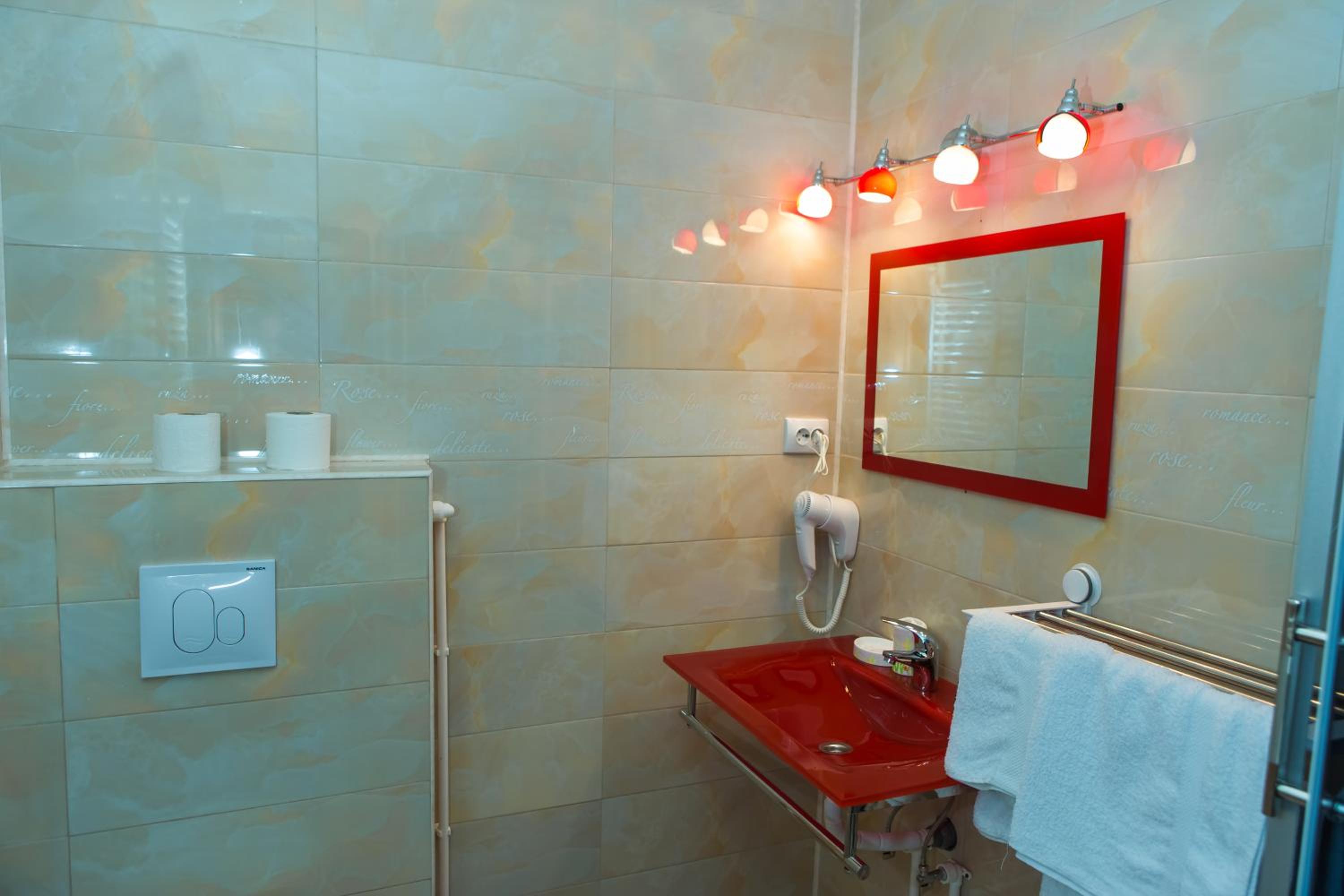 Double Room - Photo 4