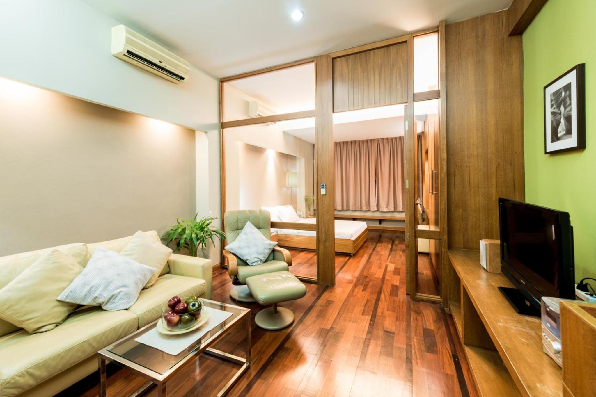 One-Bedroom Suite with Mountain View - Photo 3
