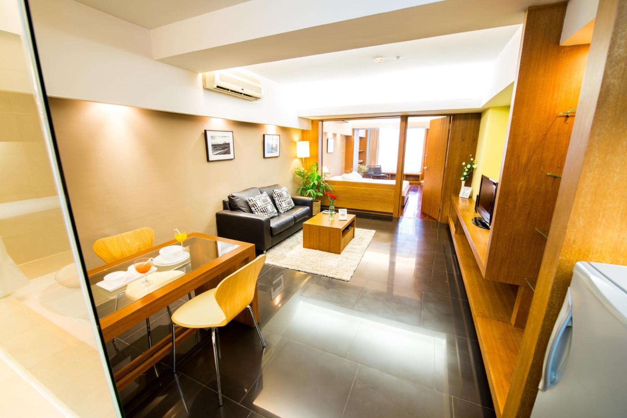 One-Bedroom Suite with Balcony - Photo 3