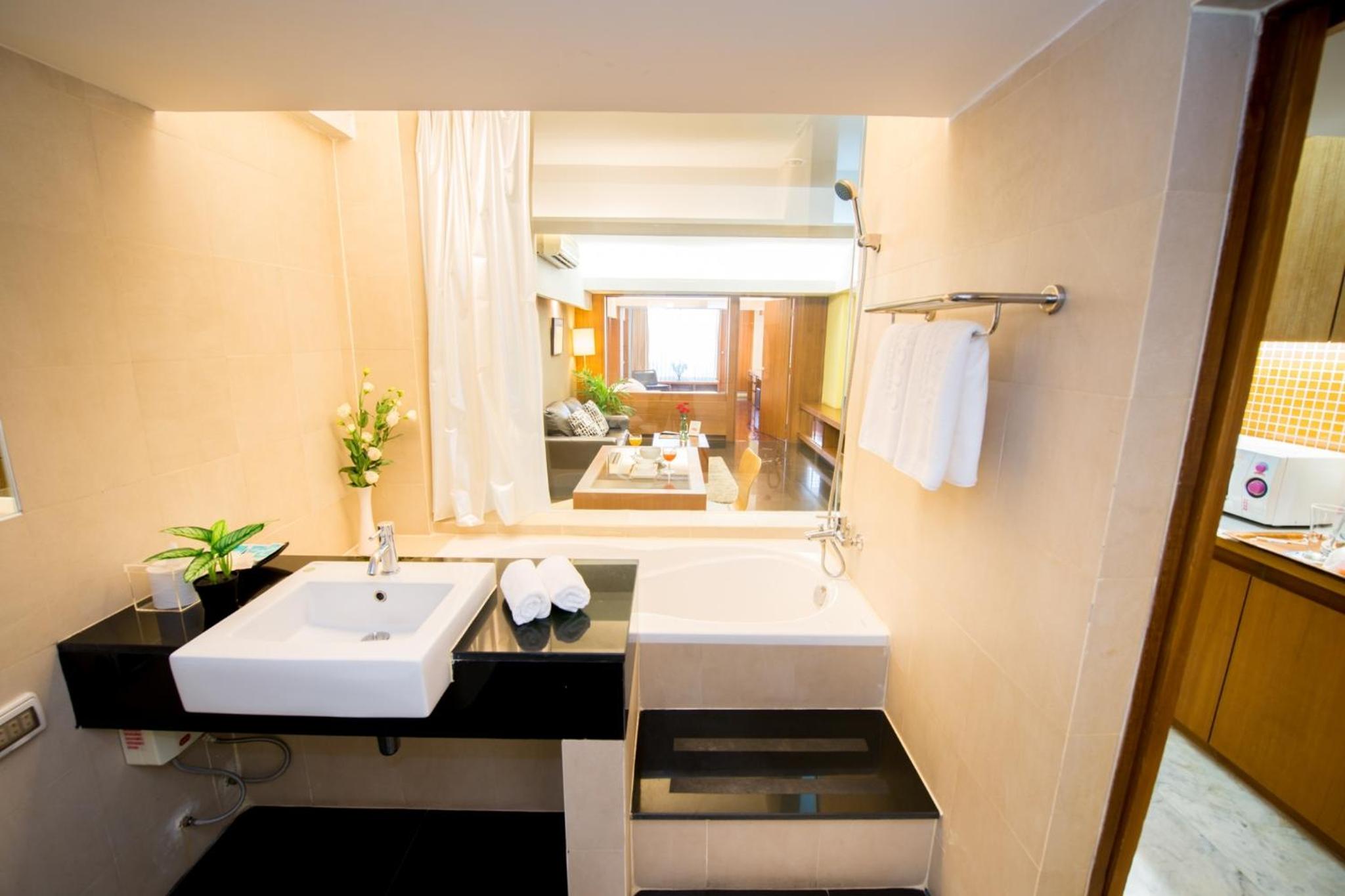 One-Bedroom Suite with Balcony - Photo 2