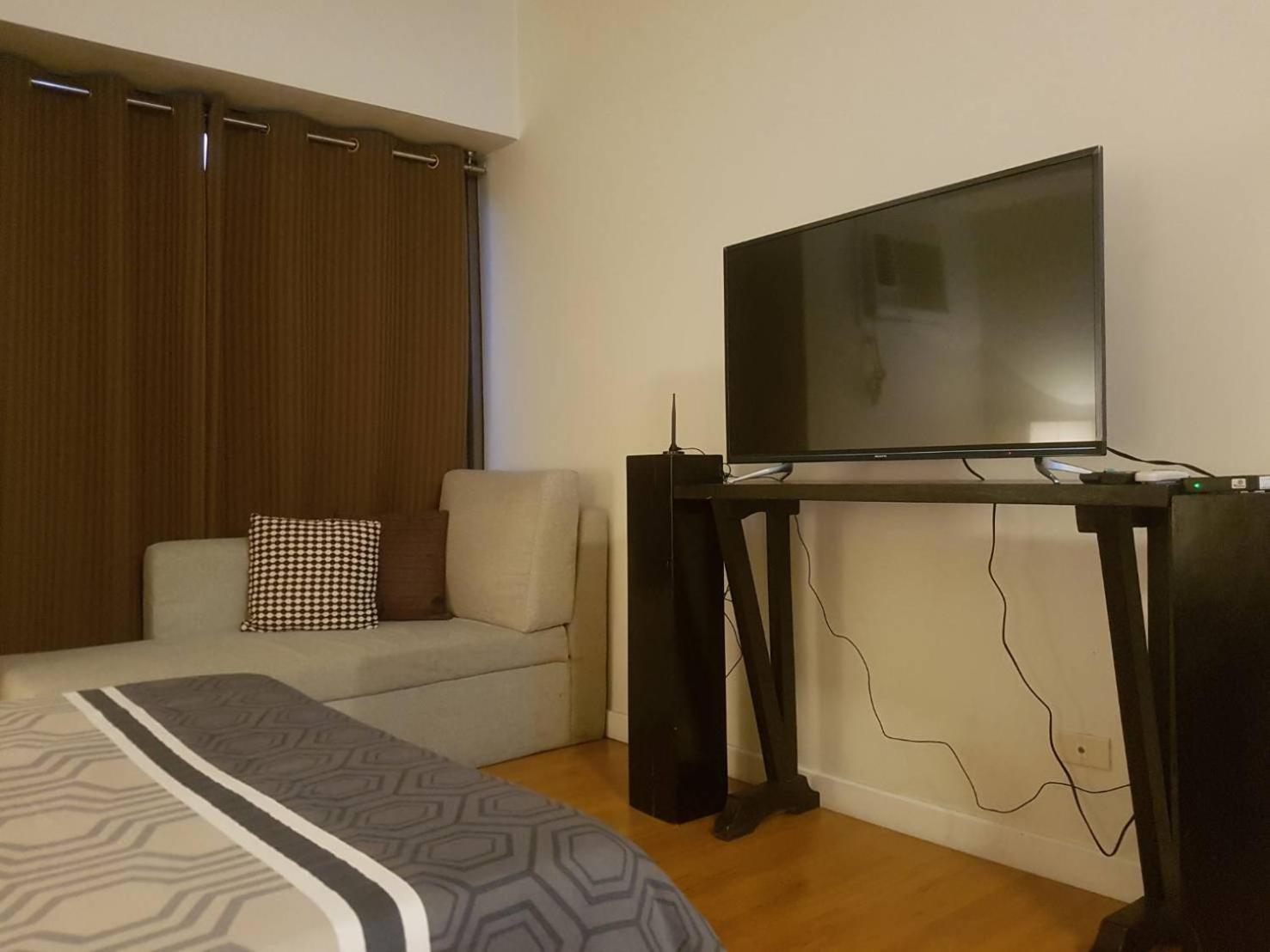 Studio Apartment - Photo 1