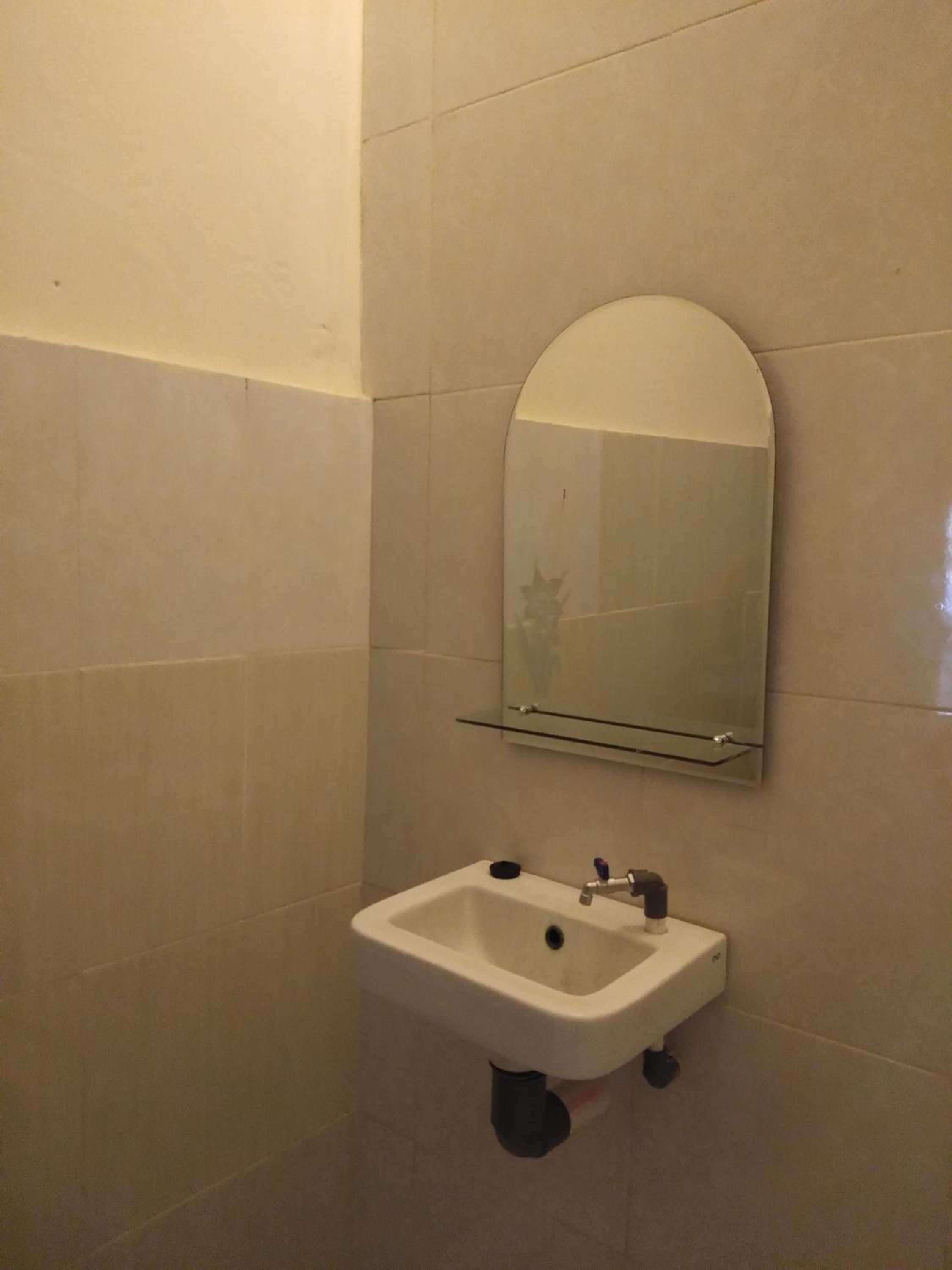 Standard Twin Room - Photo 7
