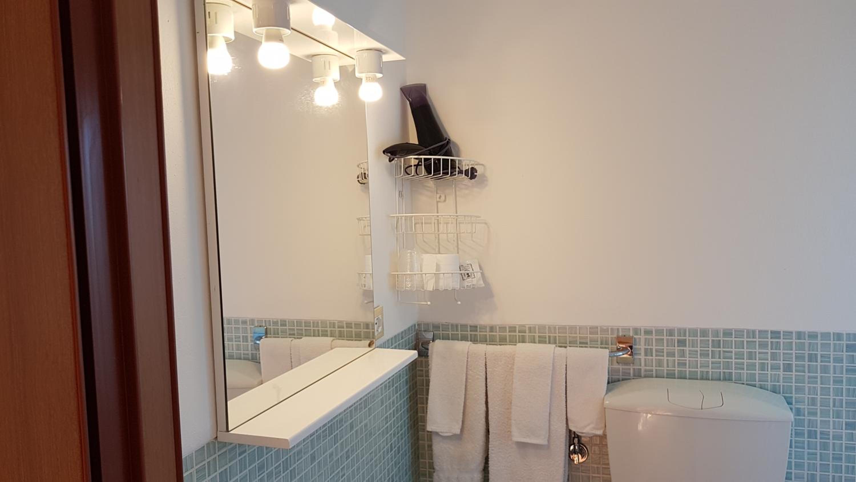 Double or Twin Room with Balcony photo 3