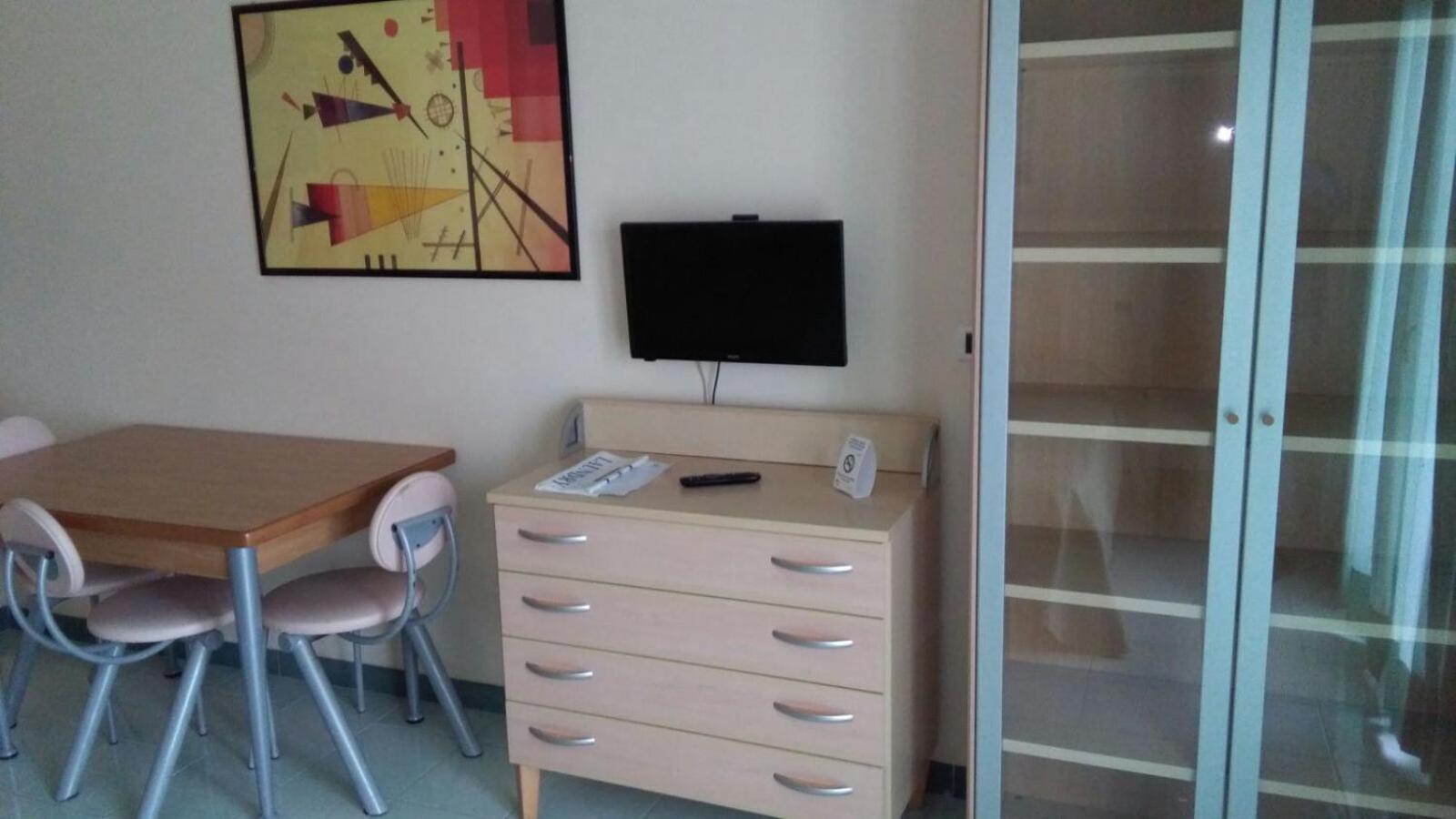Twin Room - Photo 3