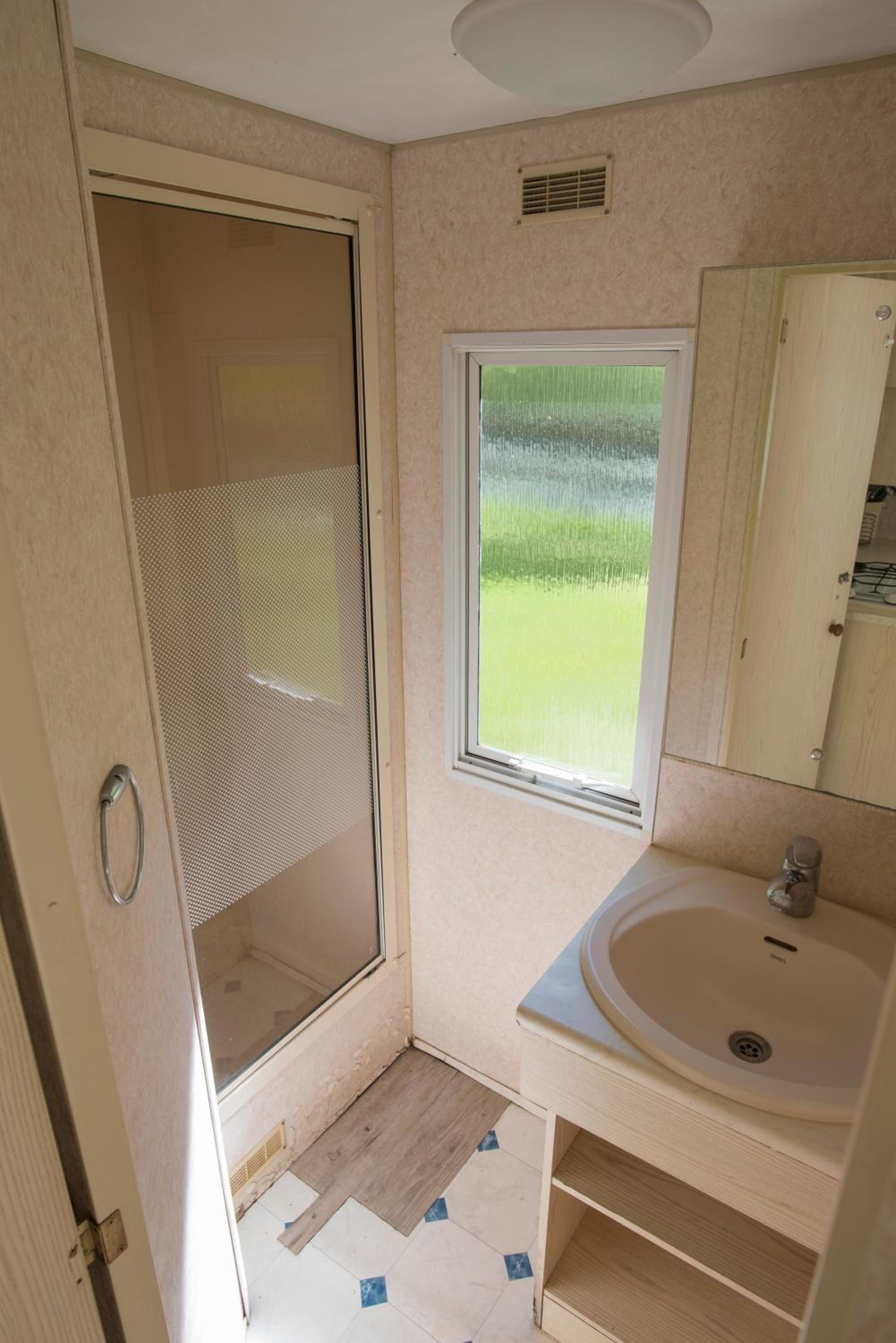 Mobile Home photo 2