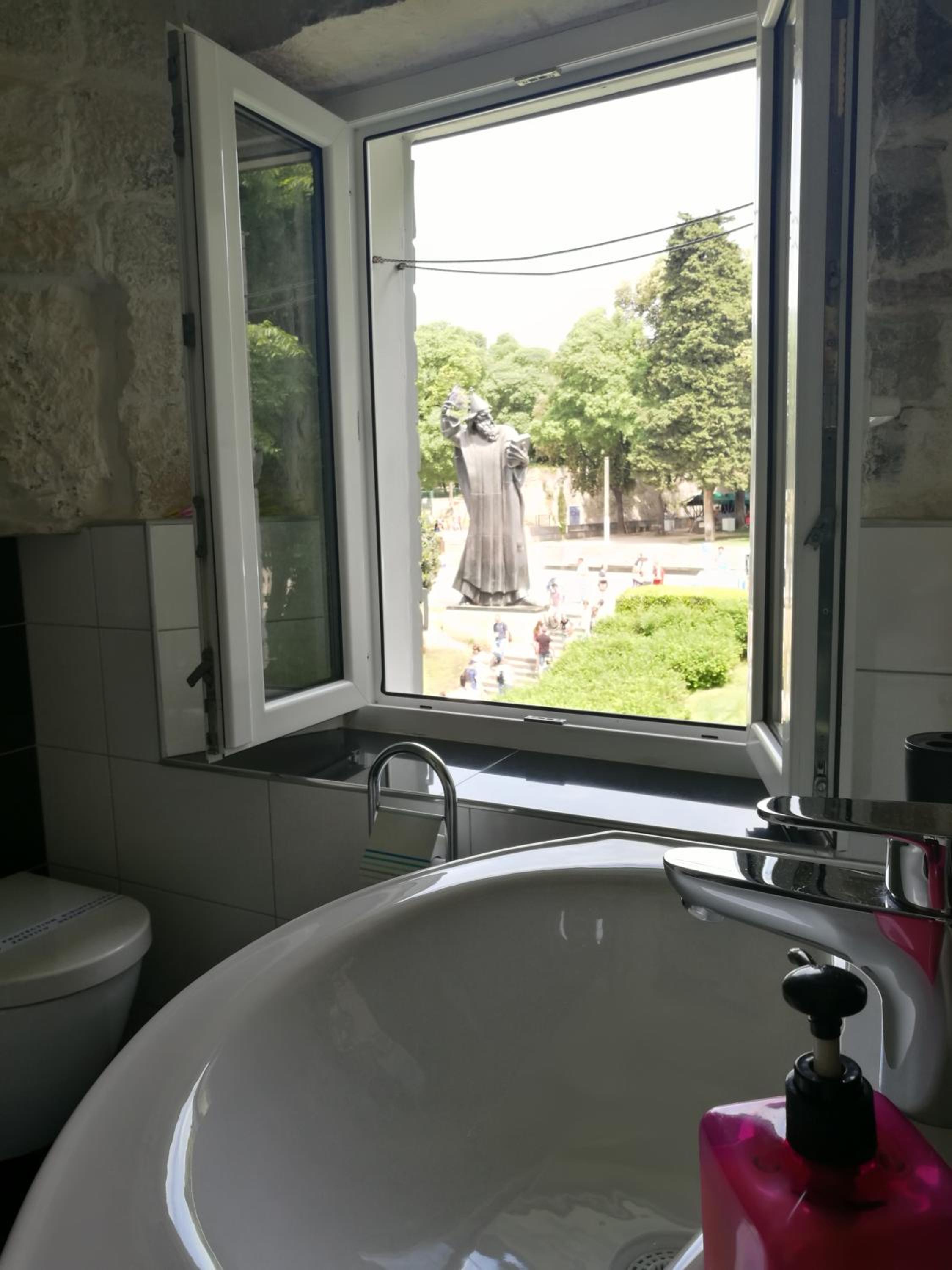 Double Room with Private Bathroom - Photo 7
