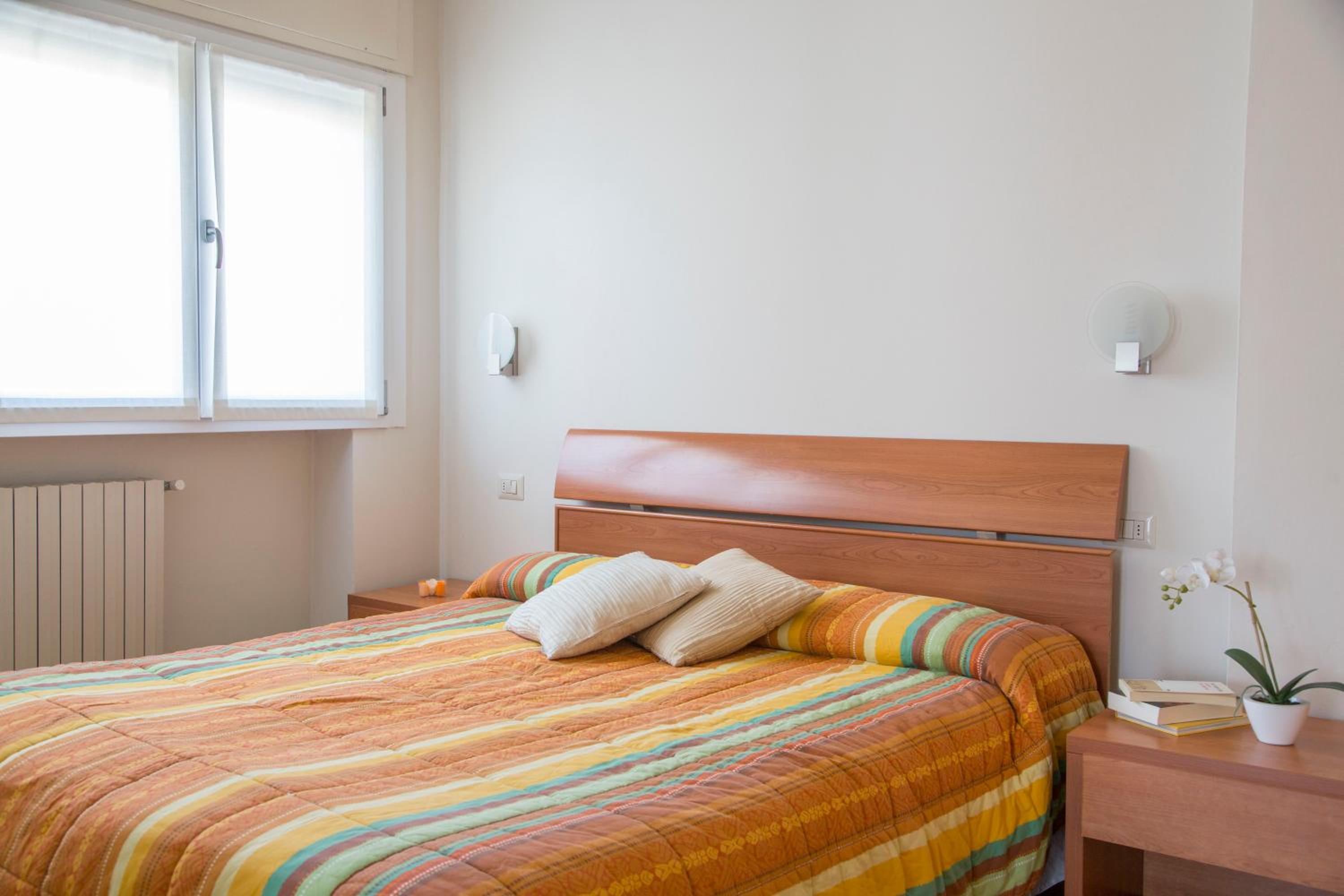 One-Bedroom Apartment - Annex - Photo 1