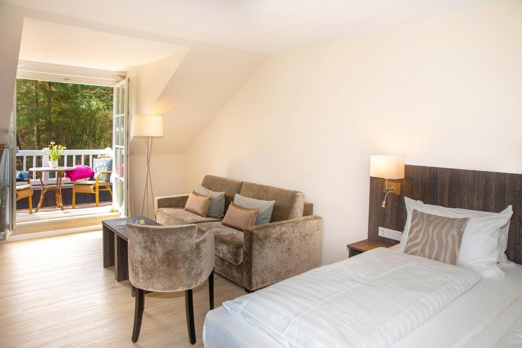 First Class Double Room with Balcony photo 2