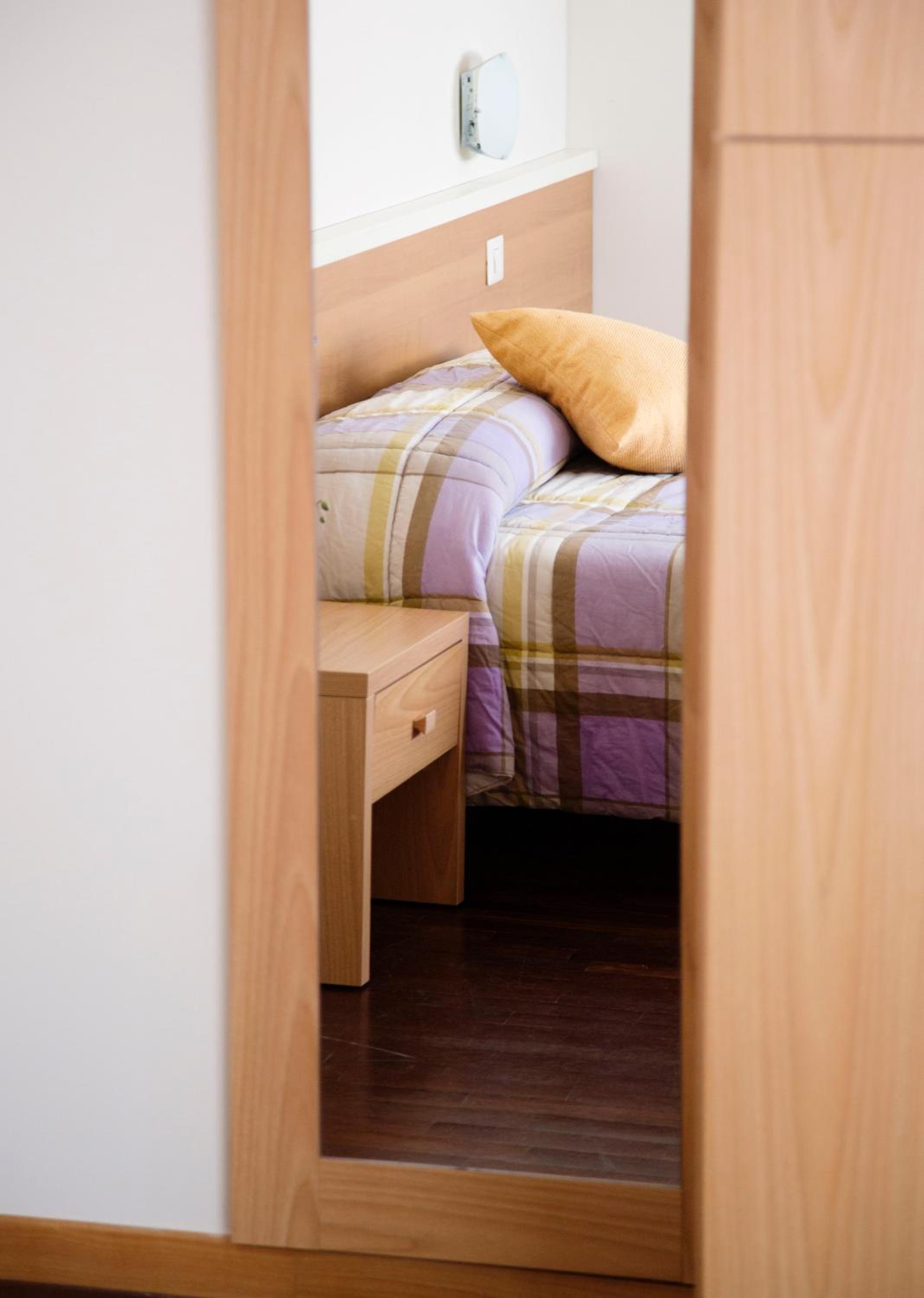 One-Bedroom Apartment - Annex - Photo 2