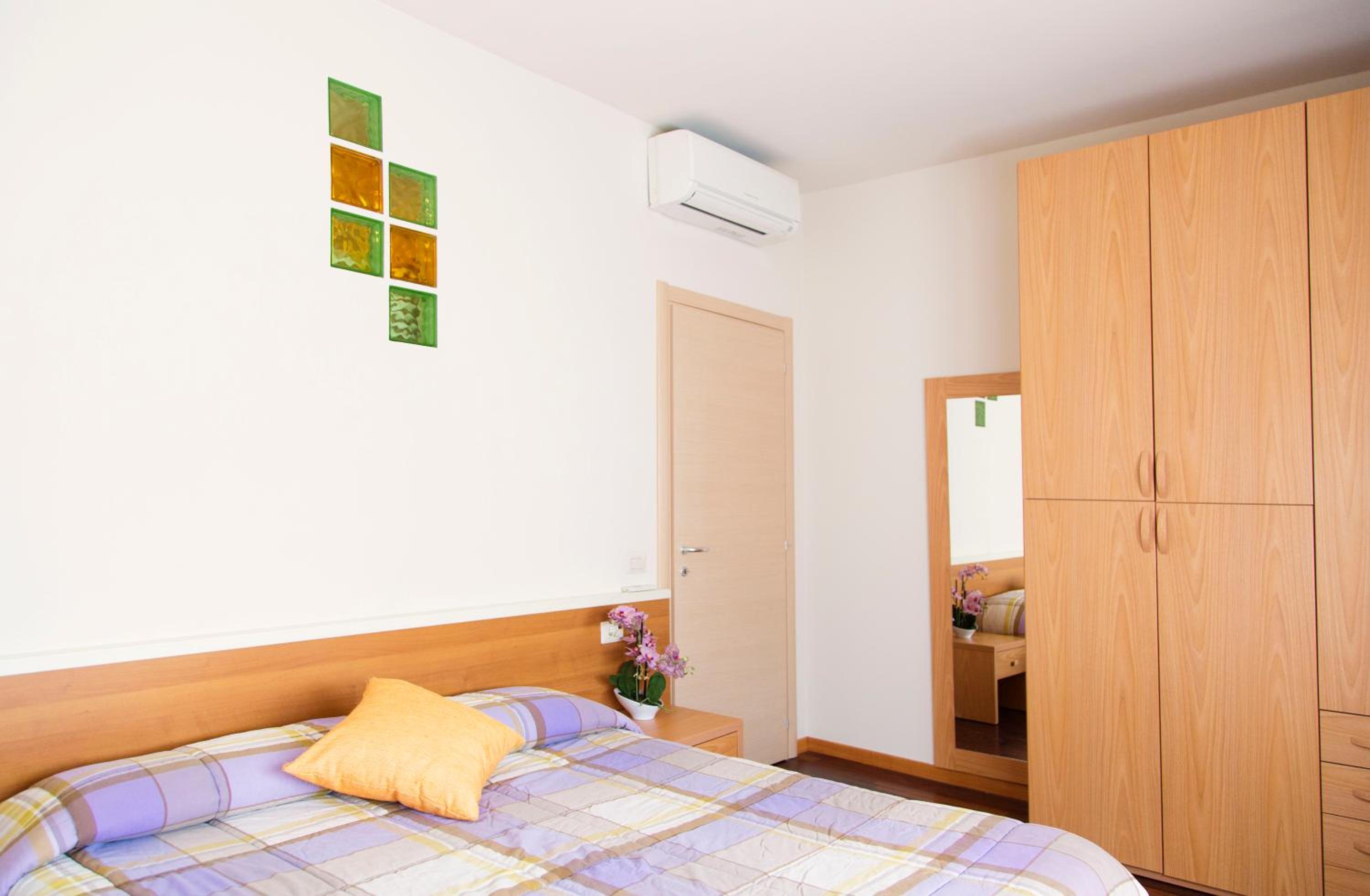 One-Bedroom Apartment - Annex - Photo 1